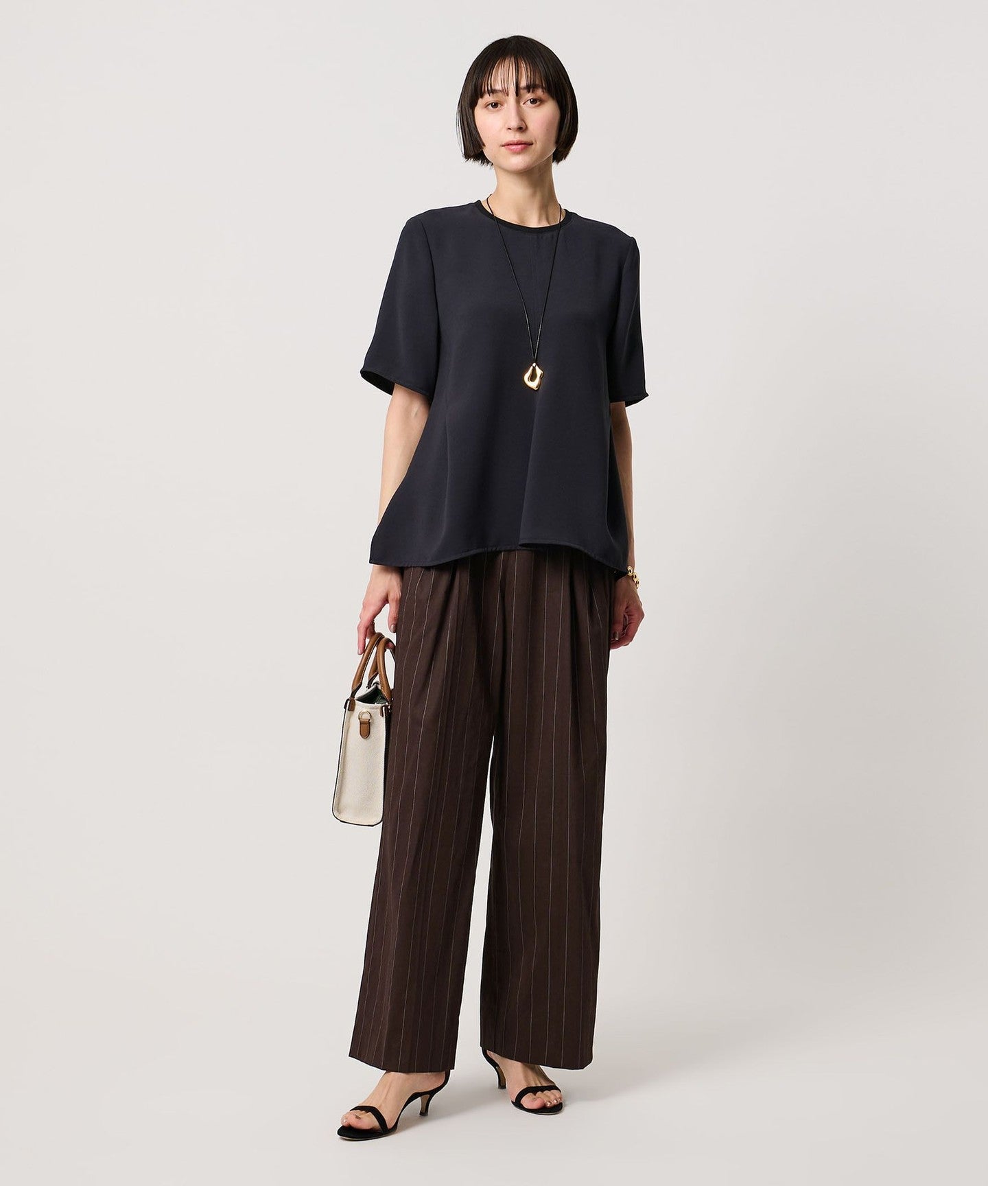 15141990026-d06.jpg