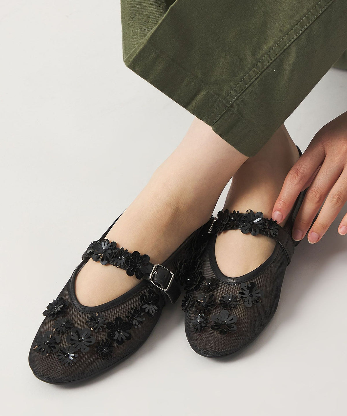 Floral Motif Mary Jane Flats 10↑