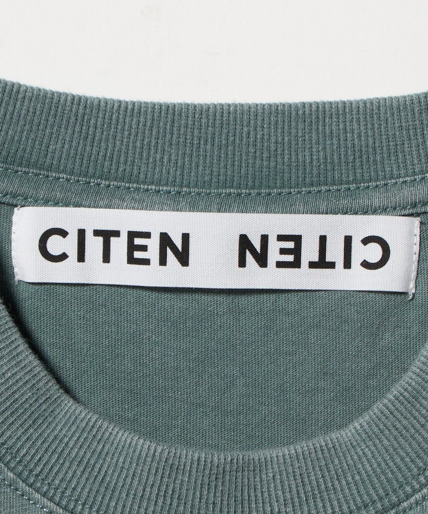 42176000018-d10.jpg
