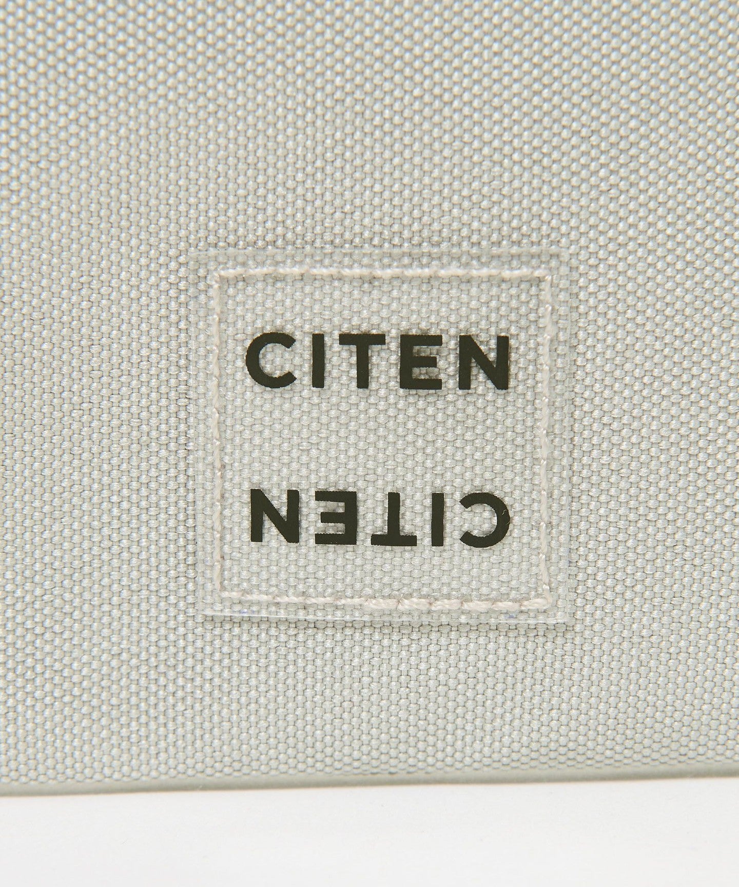 42496000008-d05.jpg