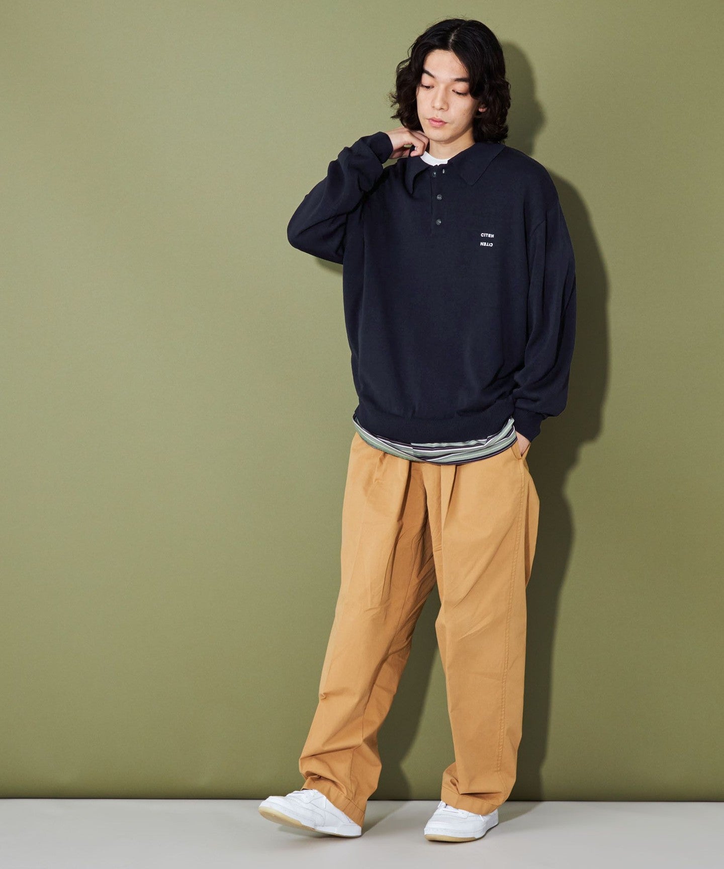42536990021-d06.jpg