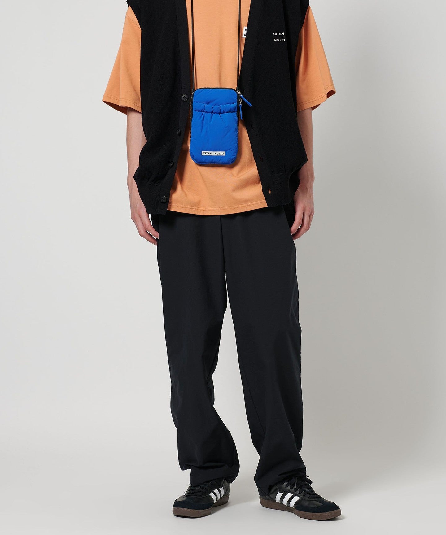 42546990143-d04.jpg