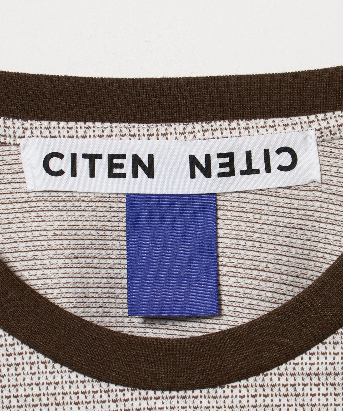 42571000014-d18.jpg