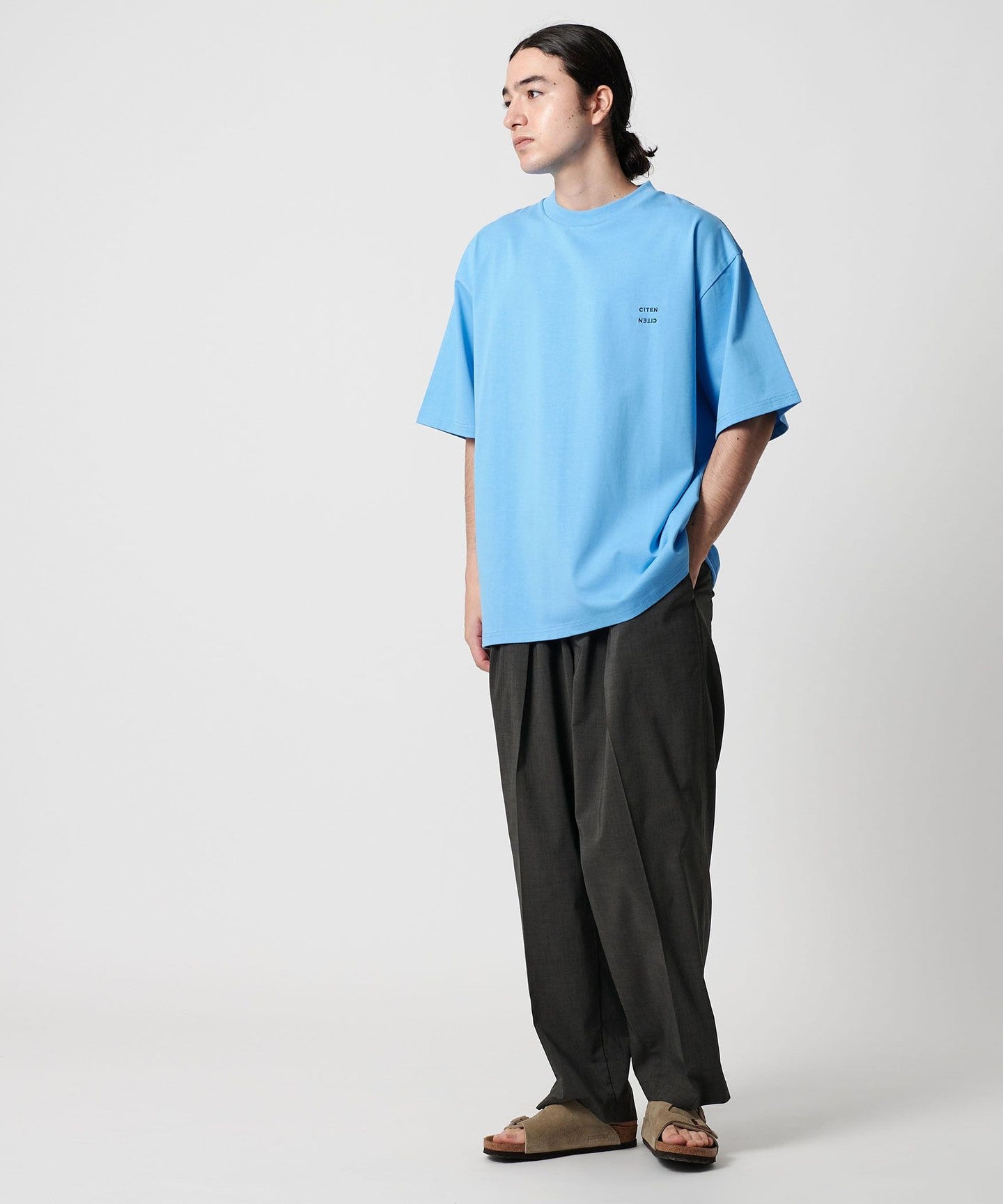 42576990048-d26.jpg