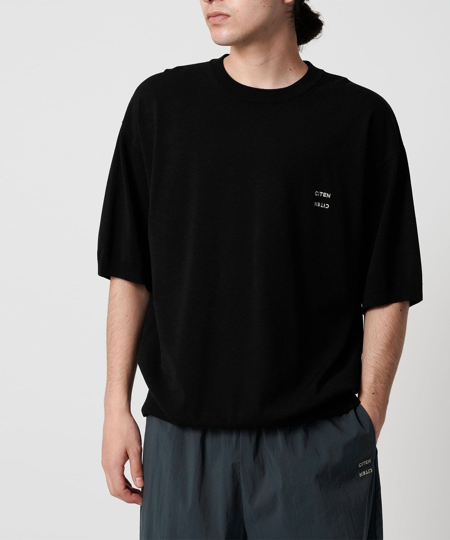 42586000000-d01.jpg