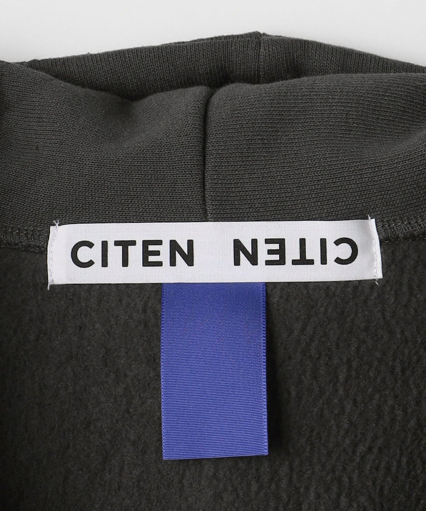 42671990081-d27.jpg