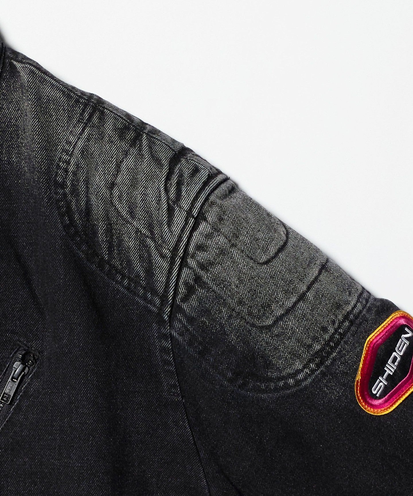 55695000135-d12.jpg