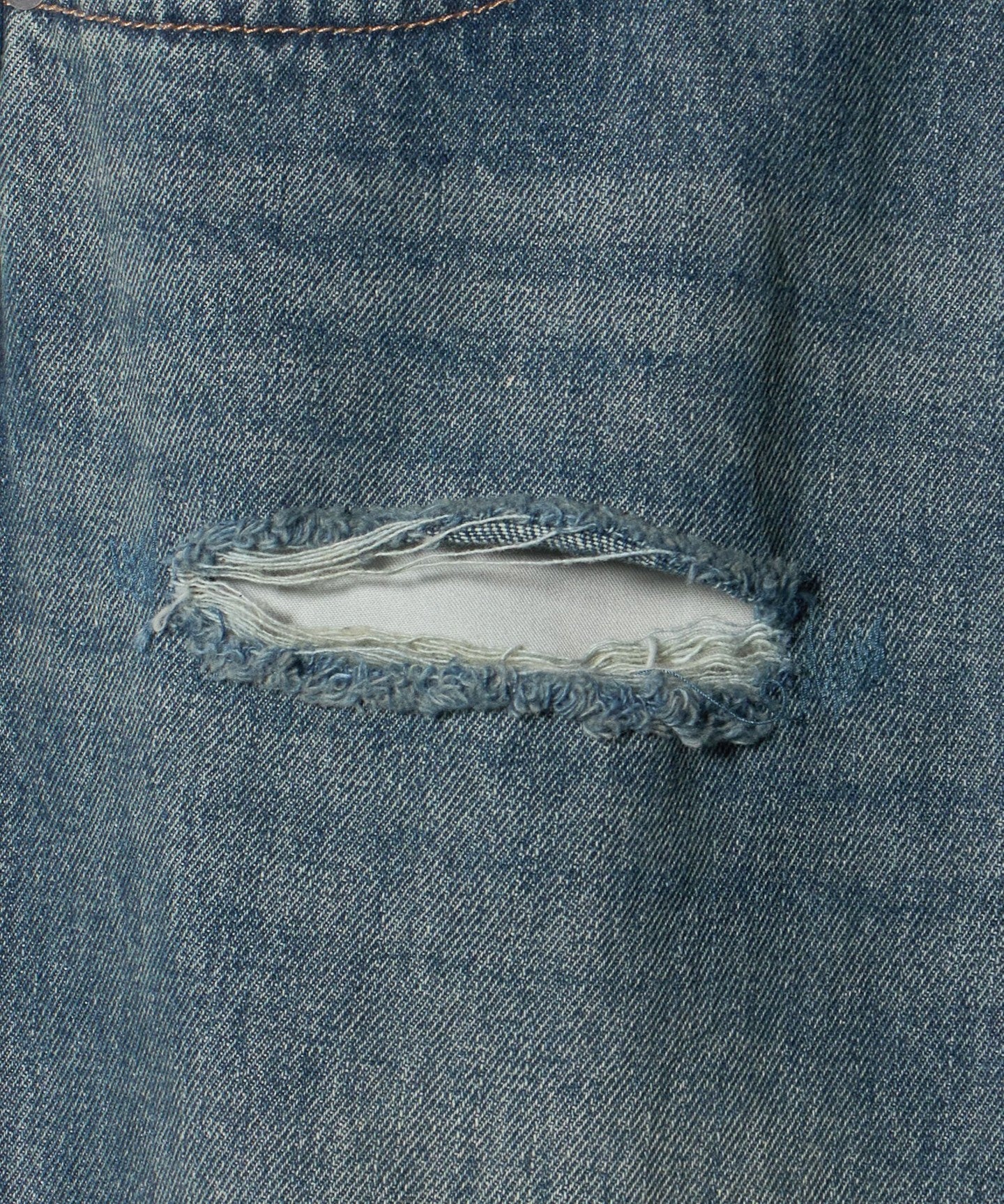 56141990152-d16.jpg