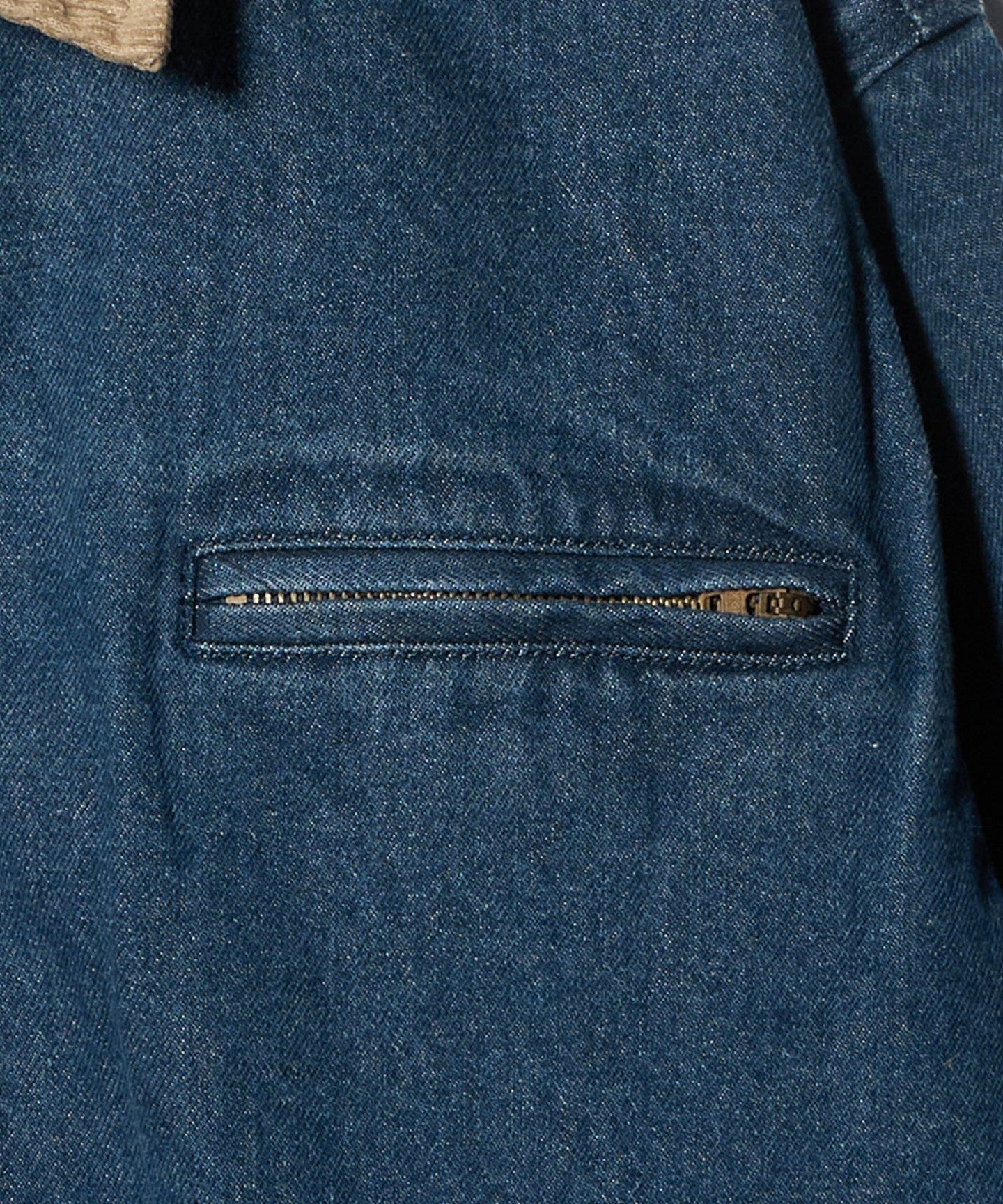 62256000033-d12.jpg
