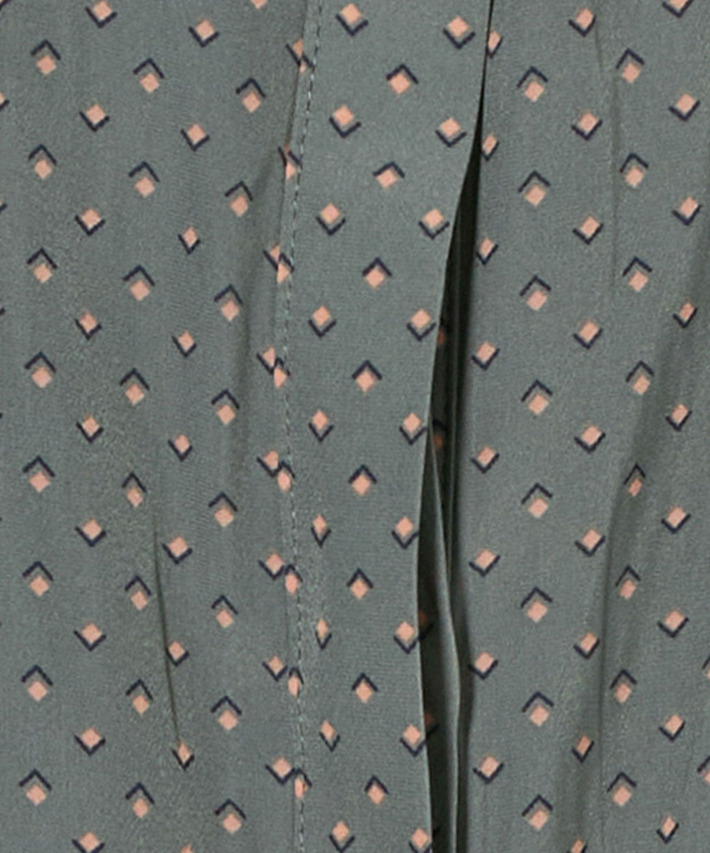 63266990526-d12.jpg