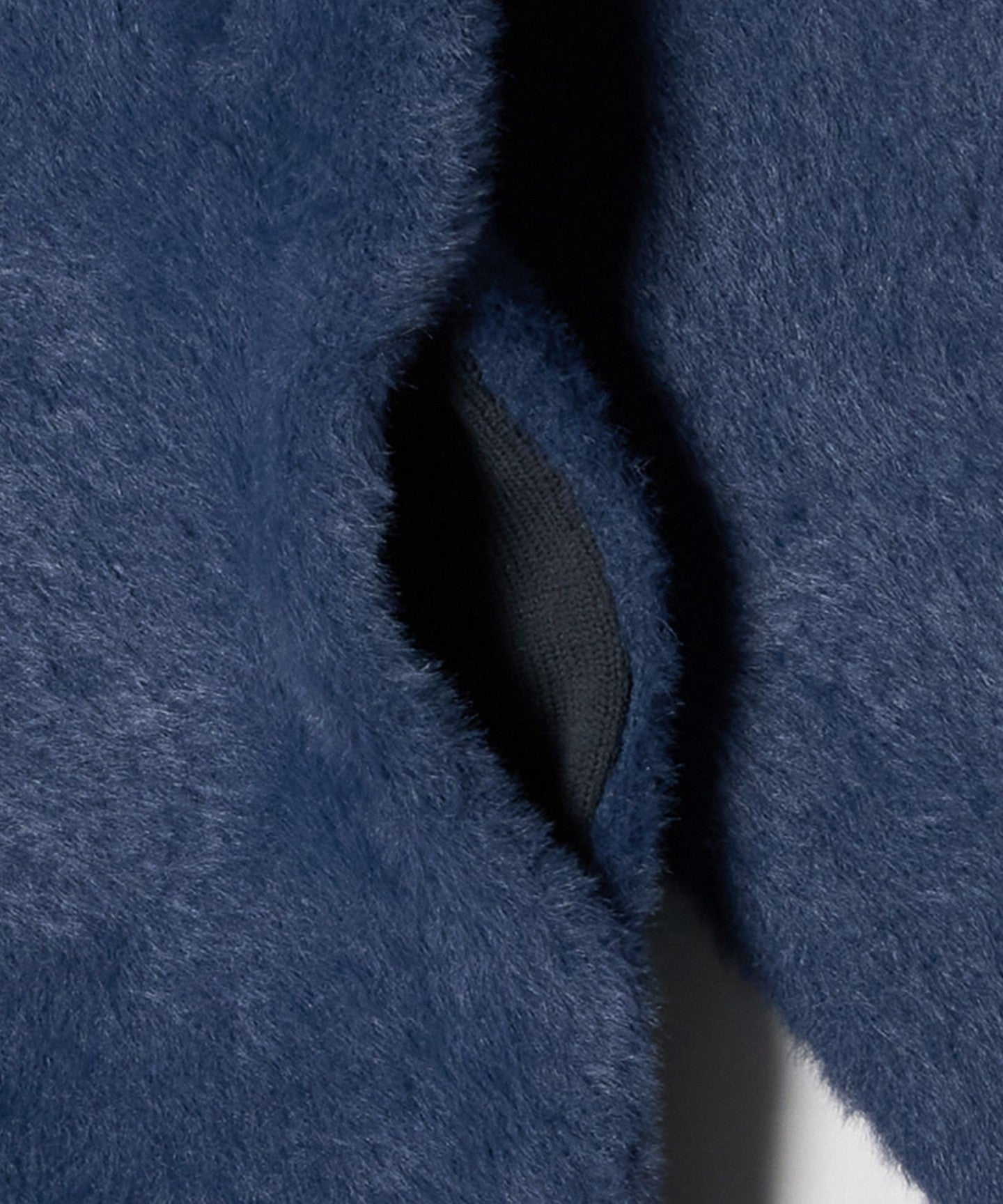 64256990553-d16.jpg