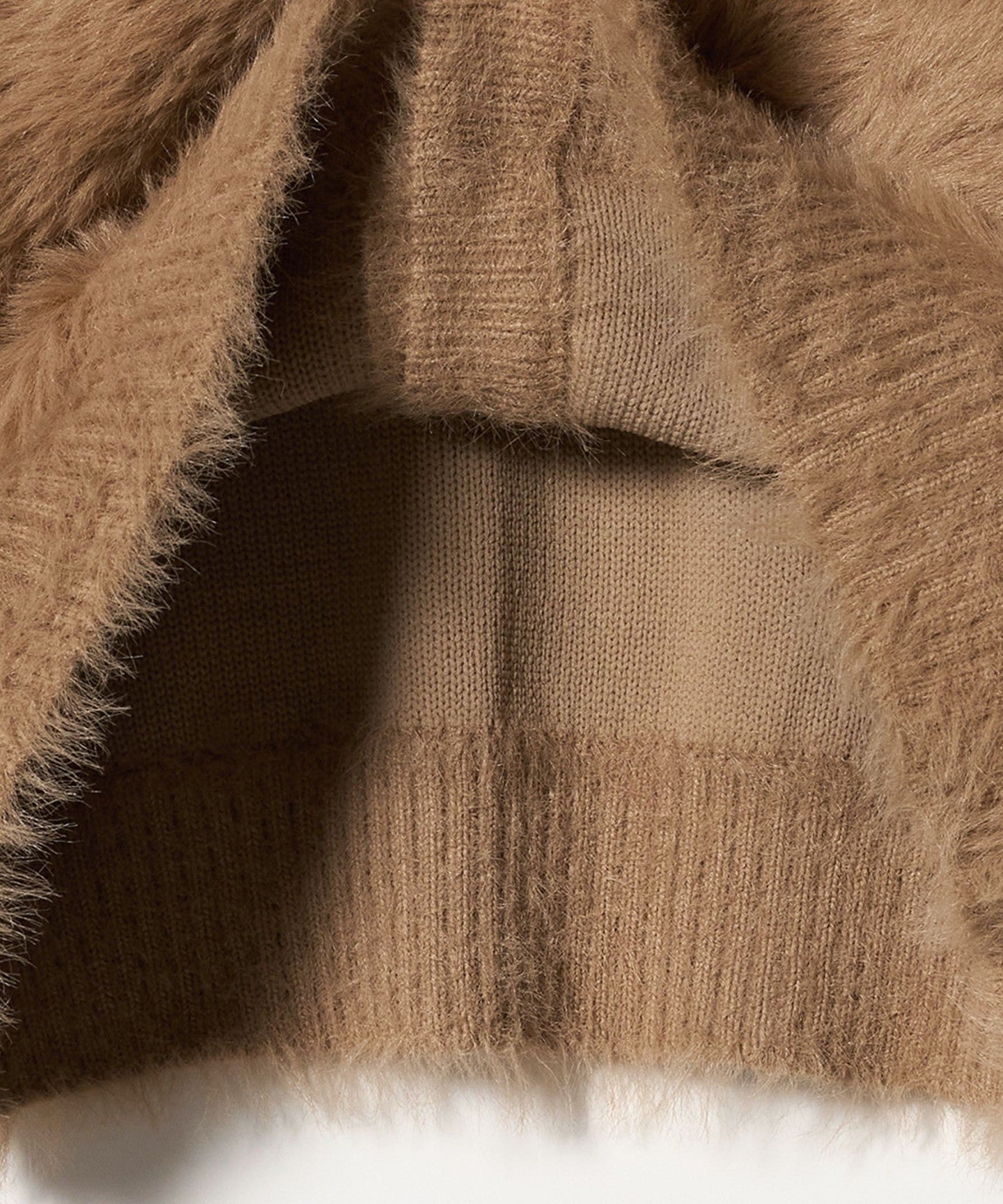 64286990425-d16.jpg