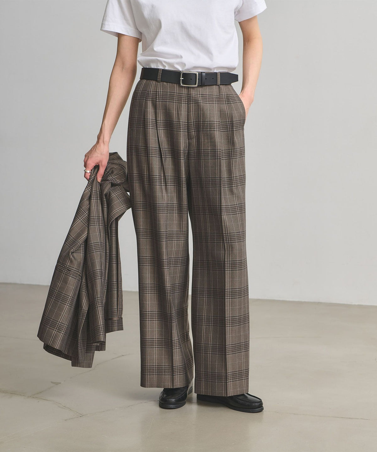 Pantalon large droit à deux plis