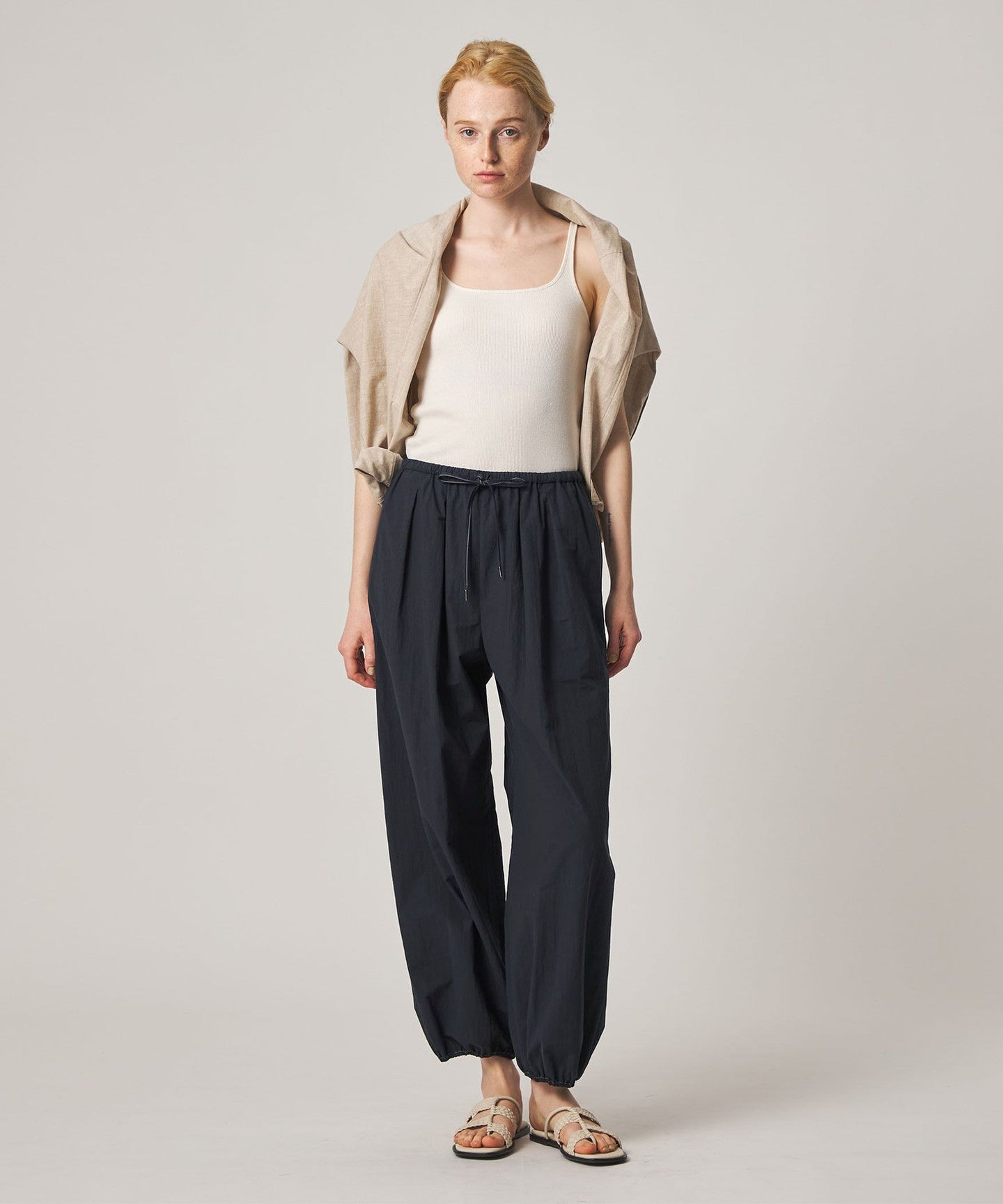 82142000023-d03.jpg
