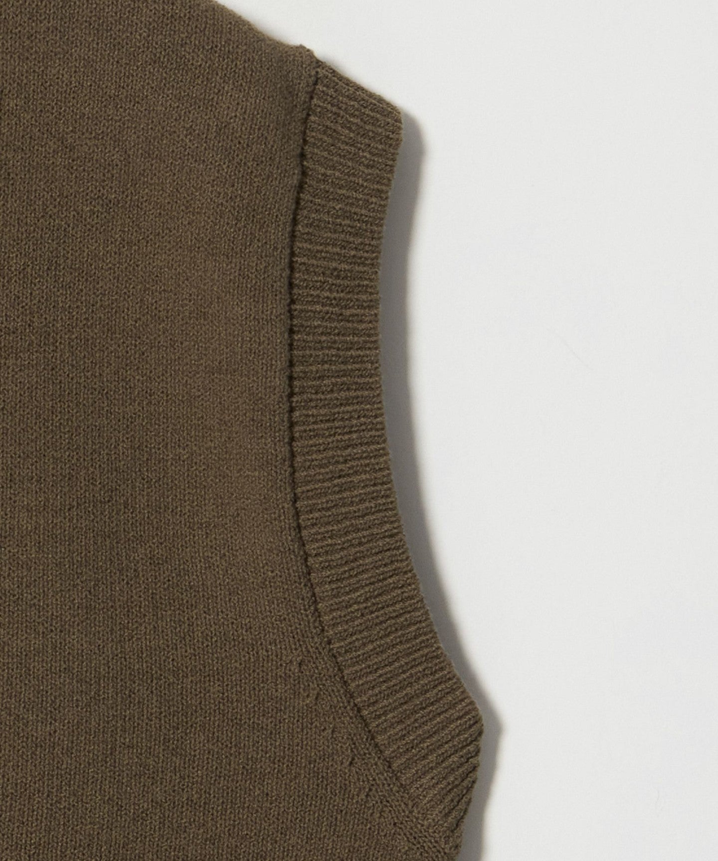 82181000020-d16.jpg