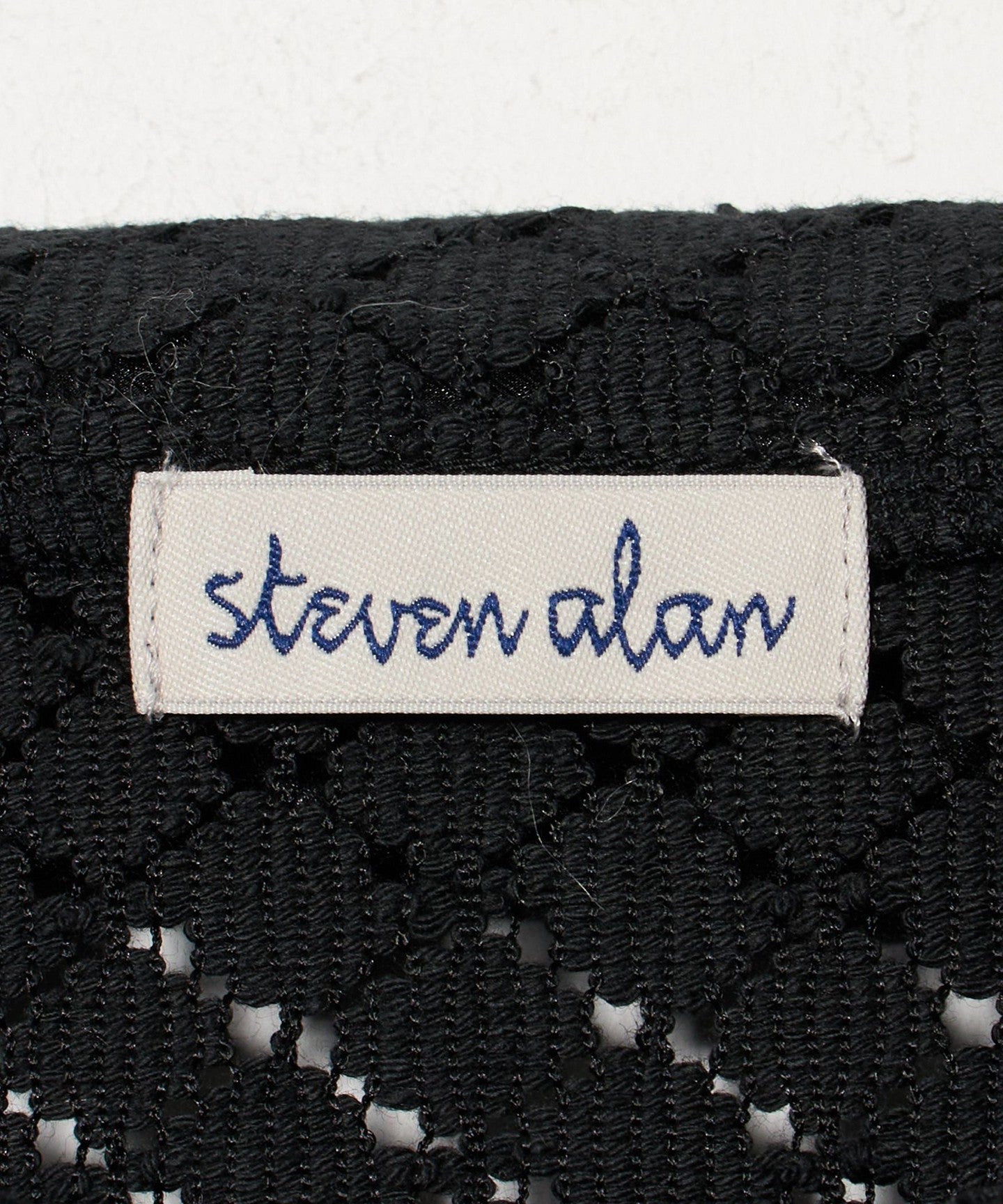 82272000008-d15.jpg