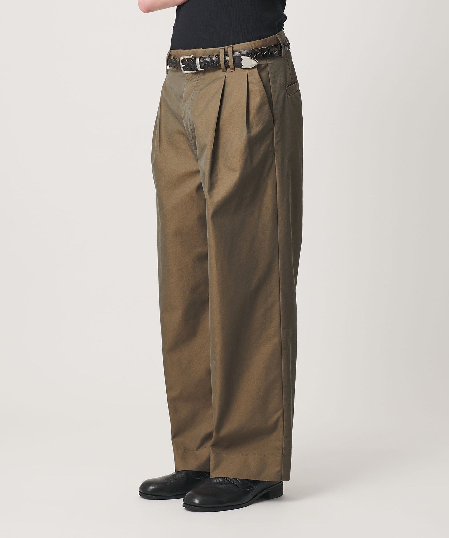 83141000023-25.jpg
