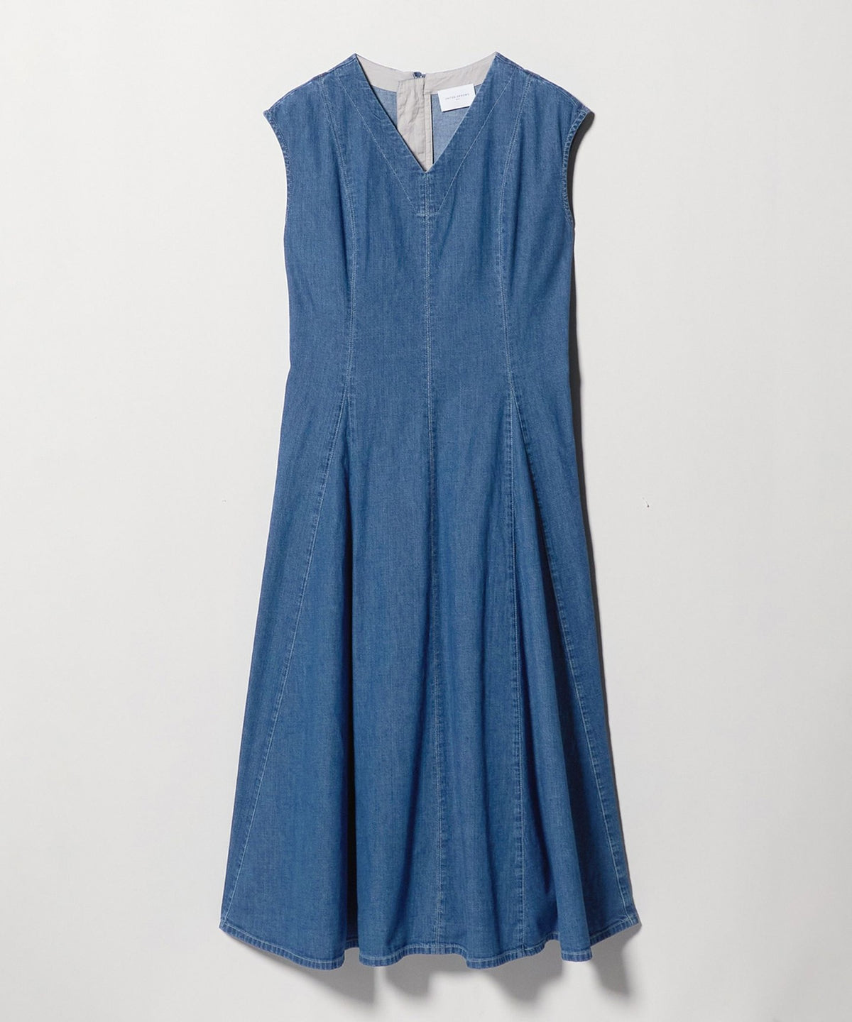 Jeanskleid mit Naht- und V-Ausschnitt