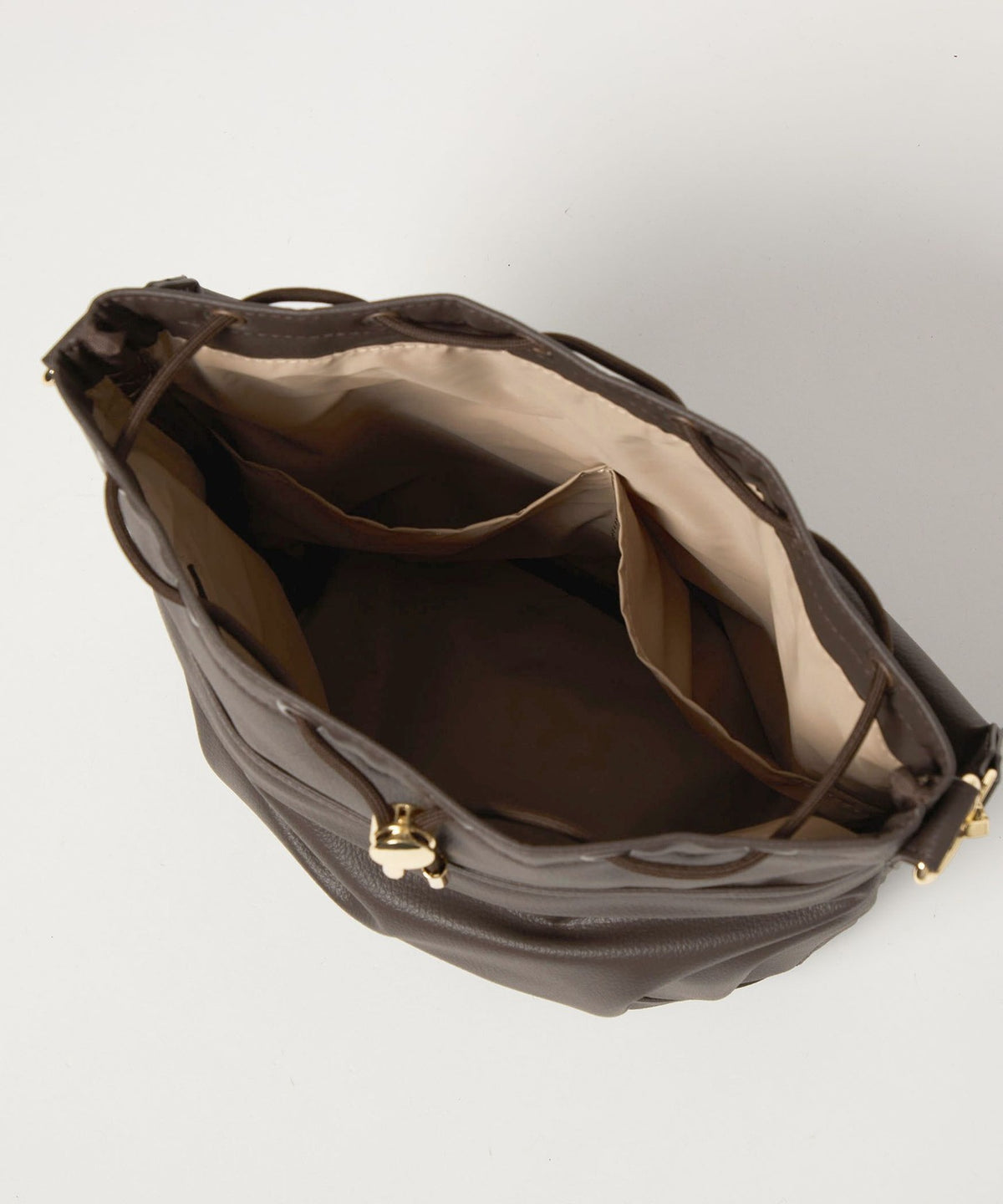 WEB Exclusive: <PARTE> Water-Repellent Pocket Drawstring Bag