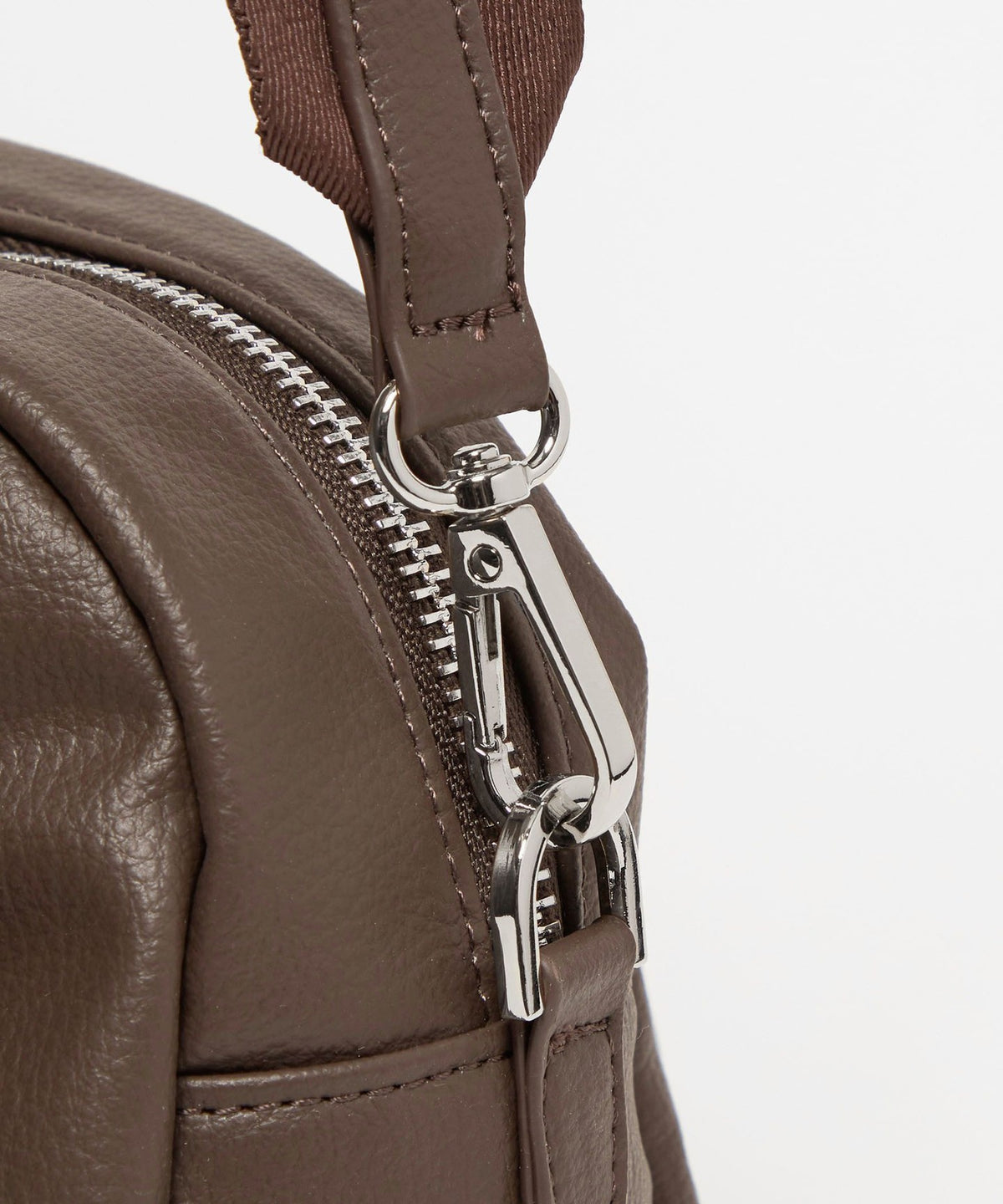 <PARTE> Water-Repellent 2-Way Gathered Boston Bag