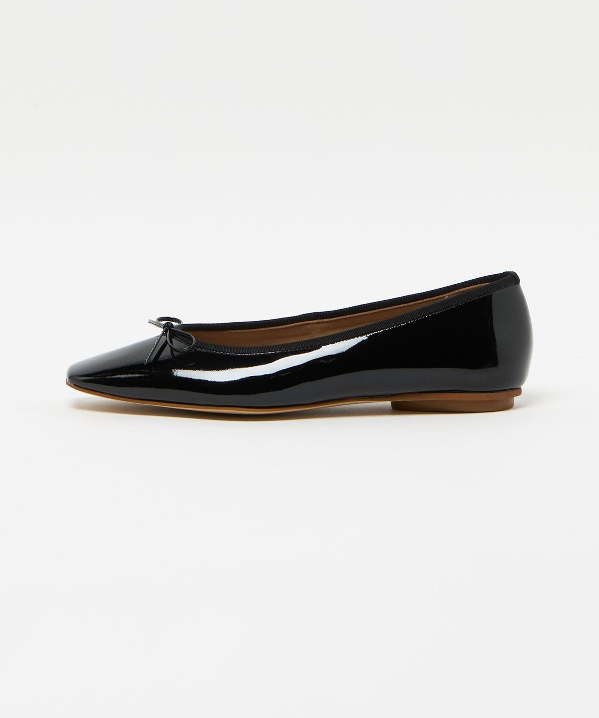 Flache Ballerinas mit eckiger Zehenkappe 10↓↑