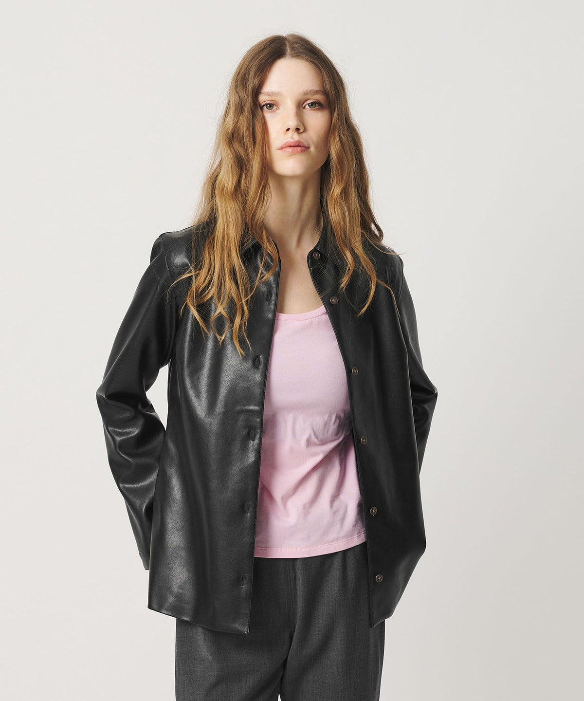 <ATTISESSION> Leather-like Curved Cuff Shirt