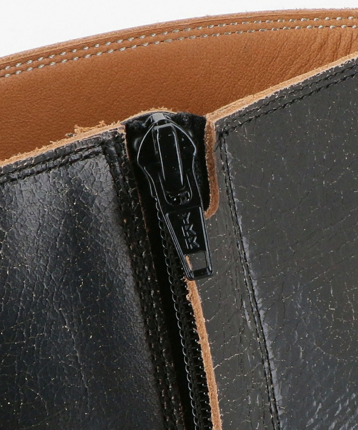 <H> Cracking Leather Boots