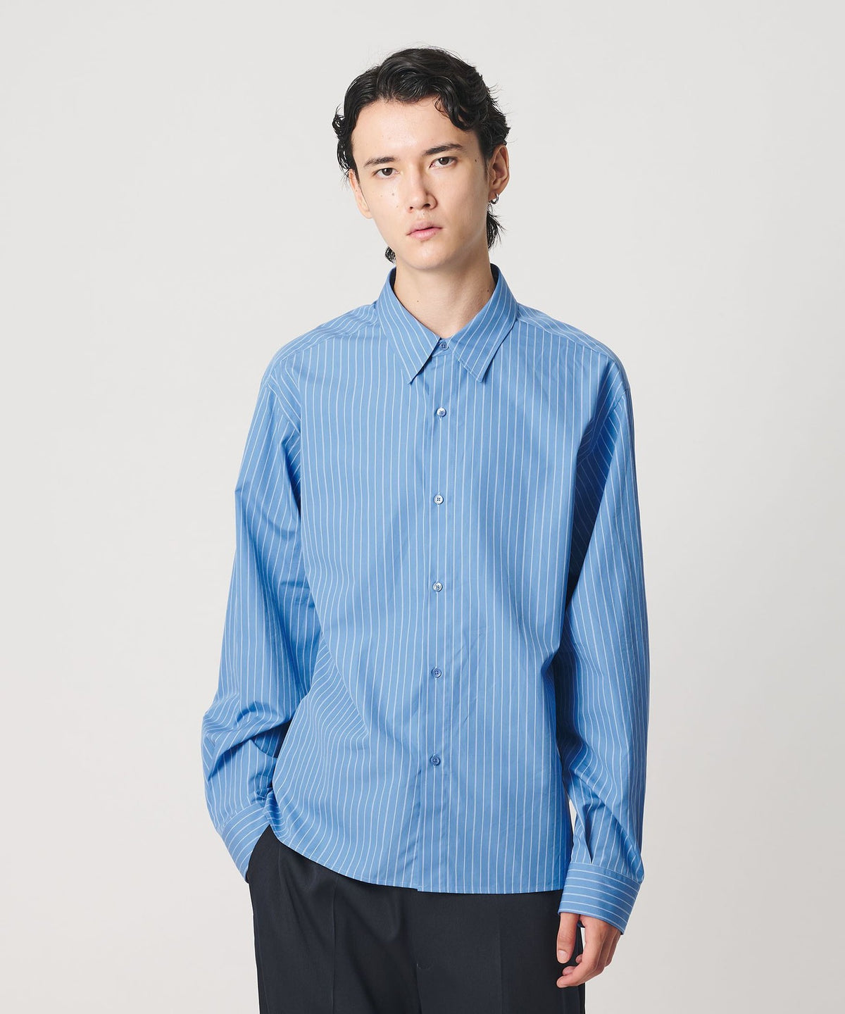 <H> SLEEK STRIPE SLIT REGULAR COLLAR SHIRT