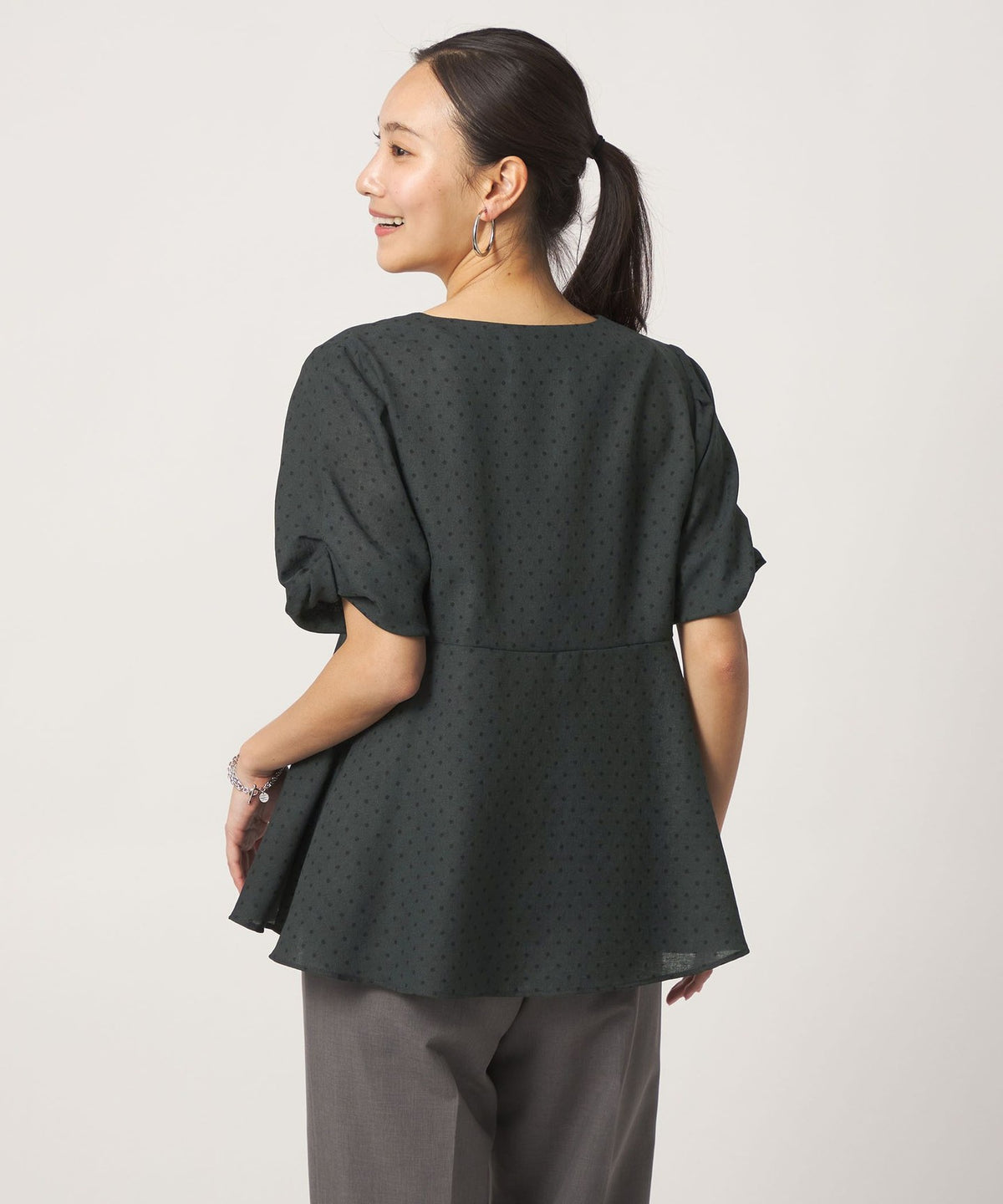 <A DAY IN THE LIFE>斜纹荷叶边扭结袖衬衫