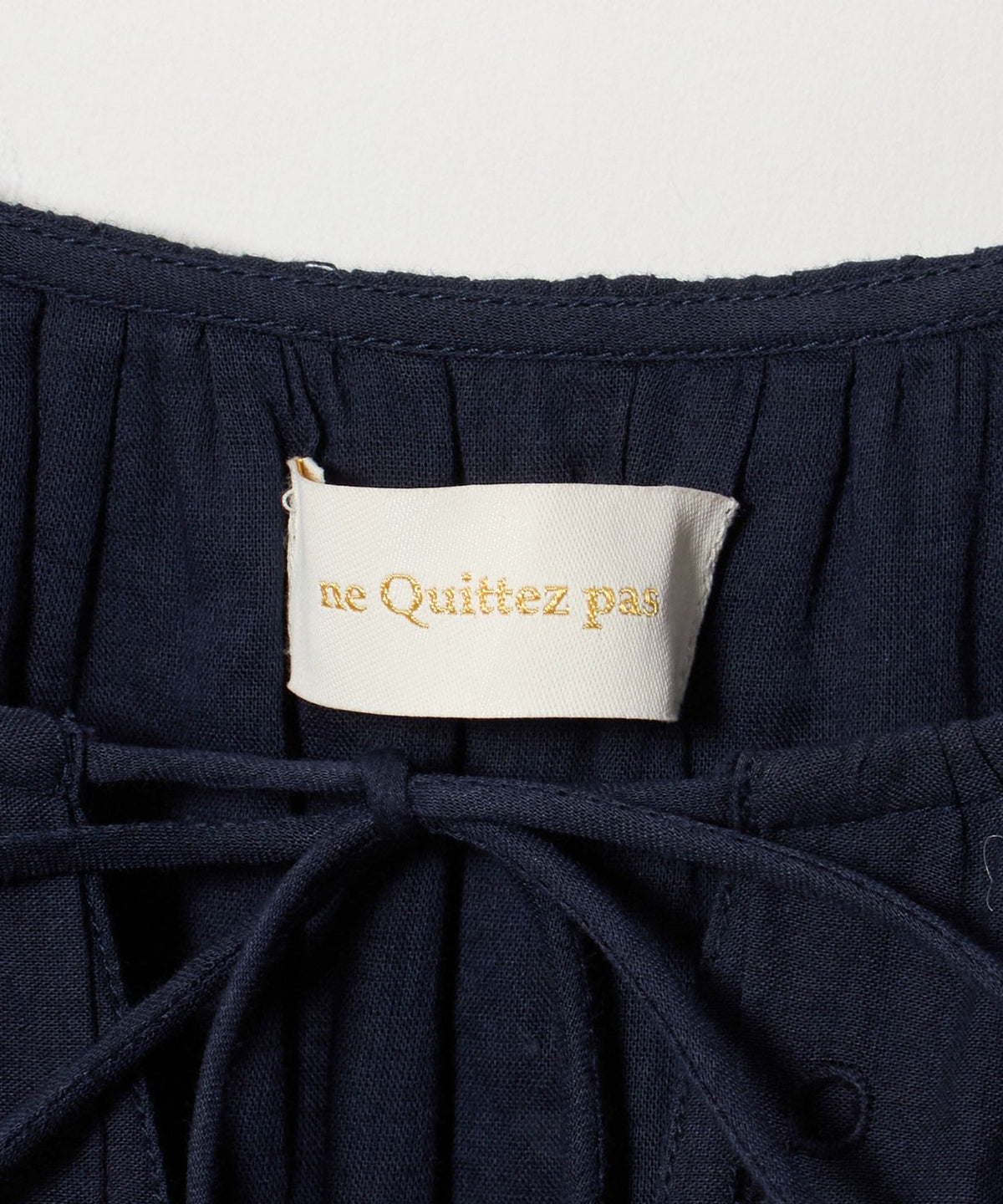 <ne Quittez pas>镂空刺绣连衣裙