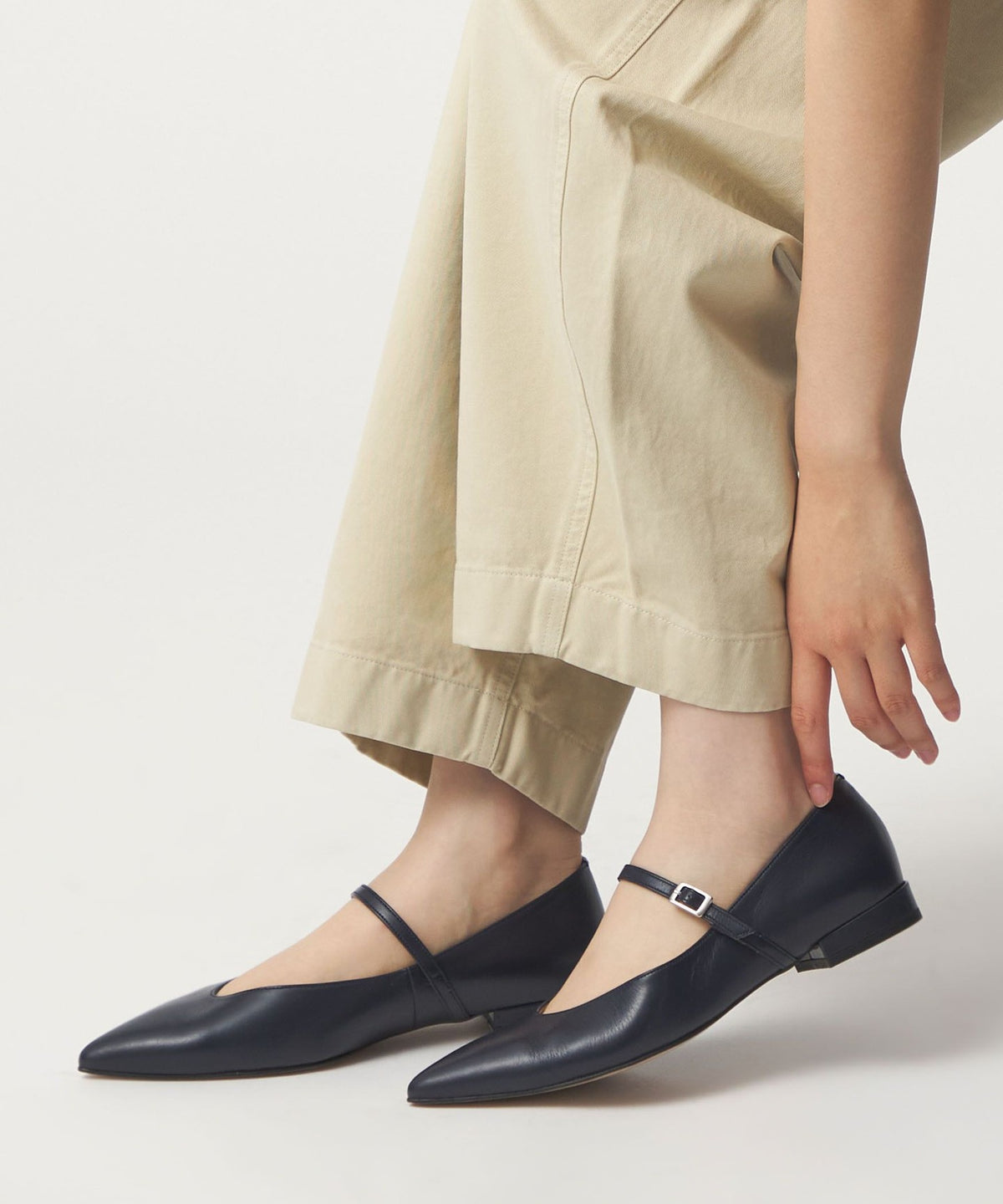 Web Exclusive: Pointed Strap Flats 20■↓↑
