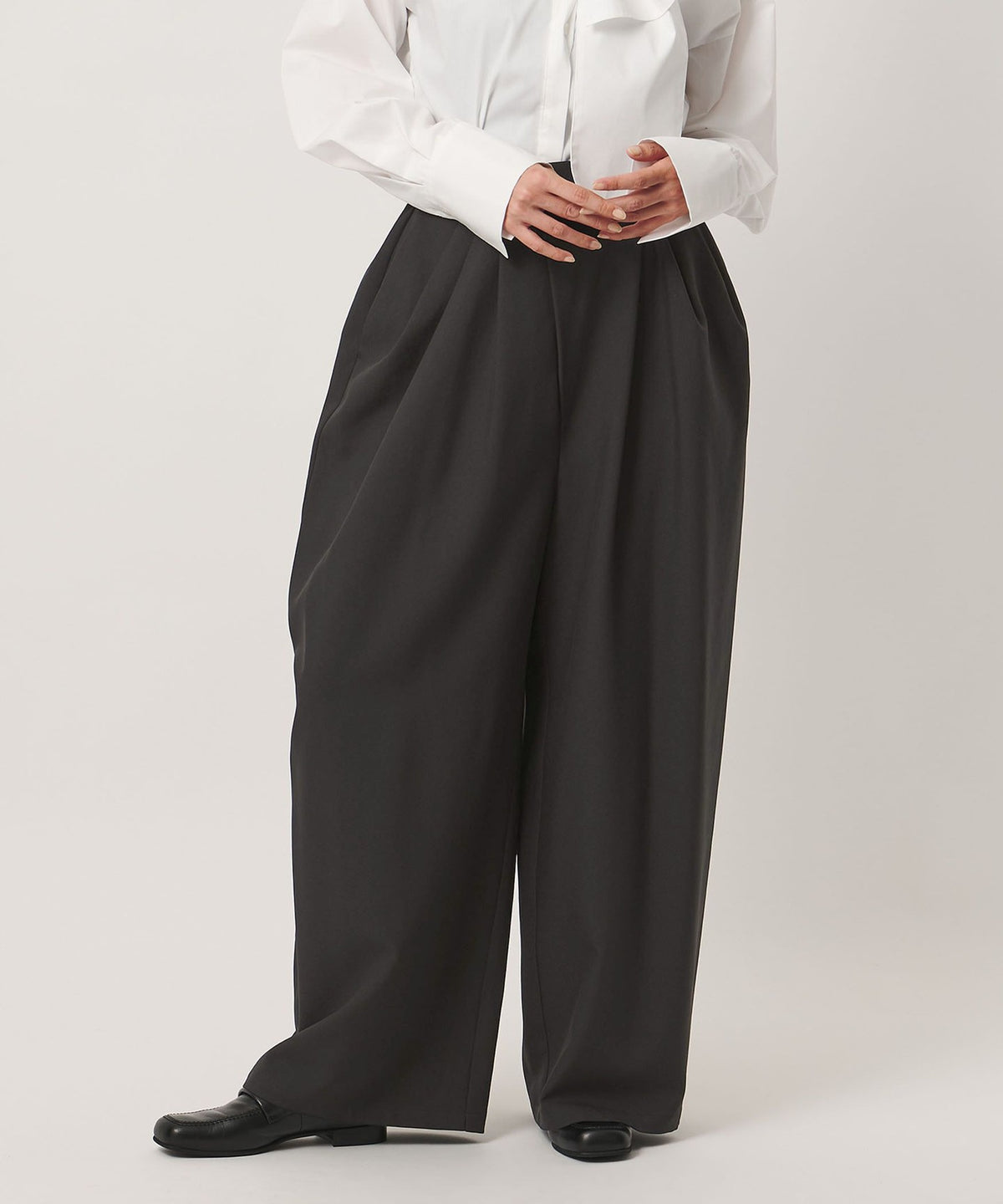 <MARW UNITED ARROWS> Design Tuck Water-Repellent Pants