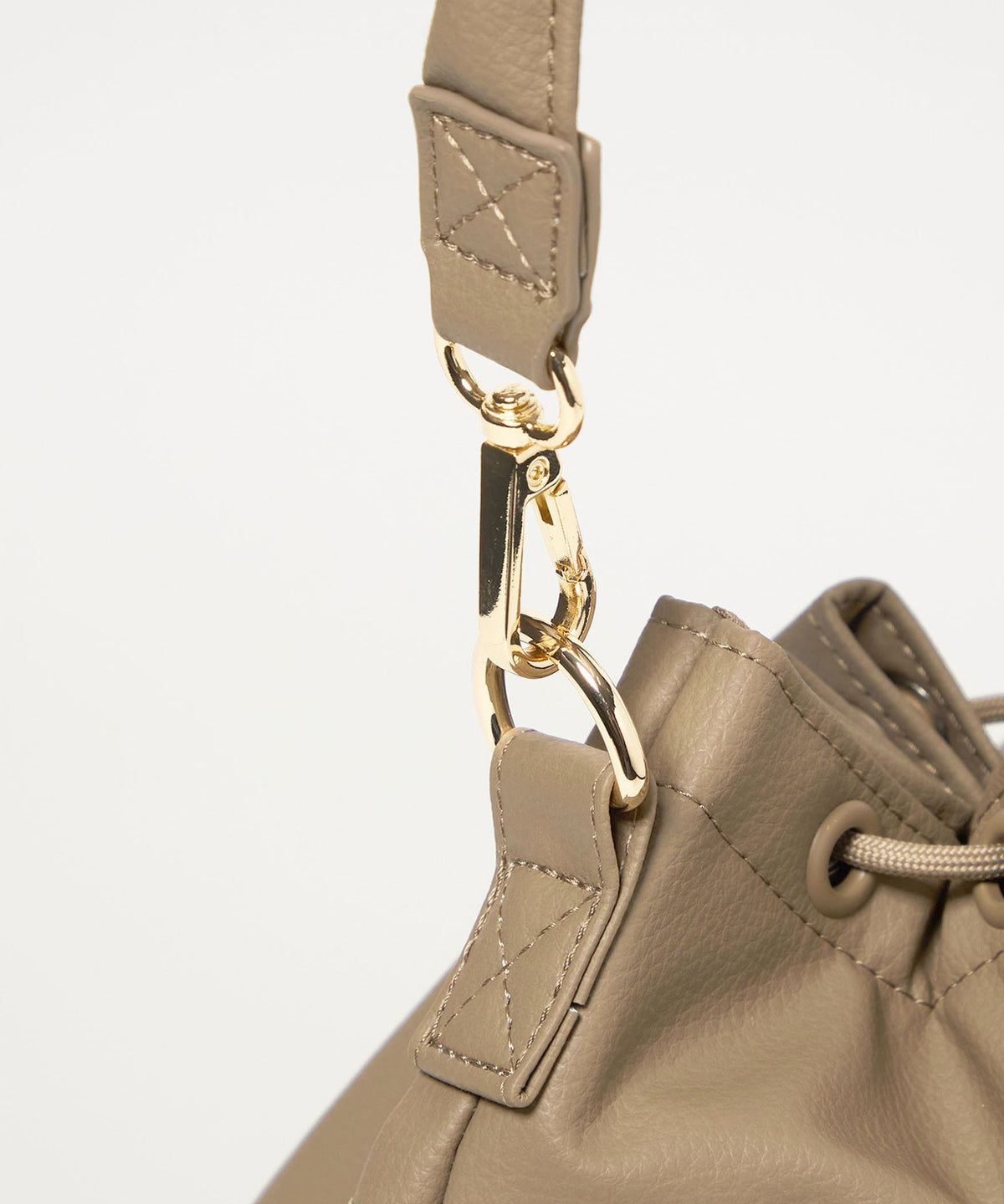 WEB Exclusive: <PARTE> Water-Repellent Pocket Drawstring Bag