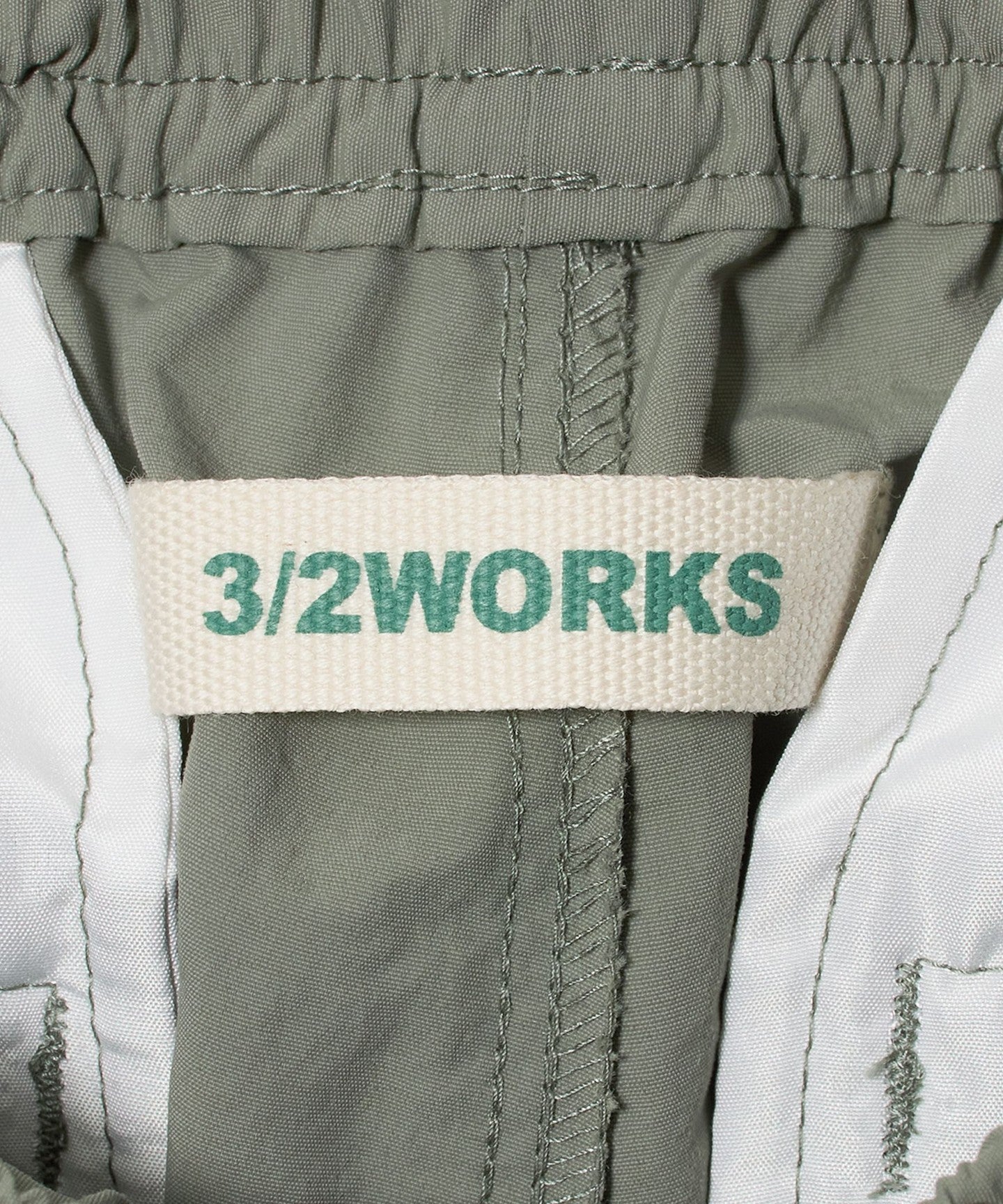 32145000026-d24.jpg
