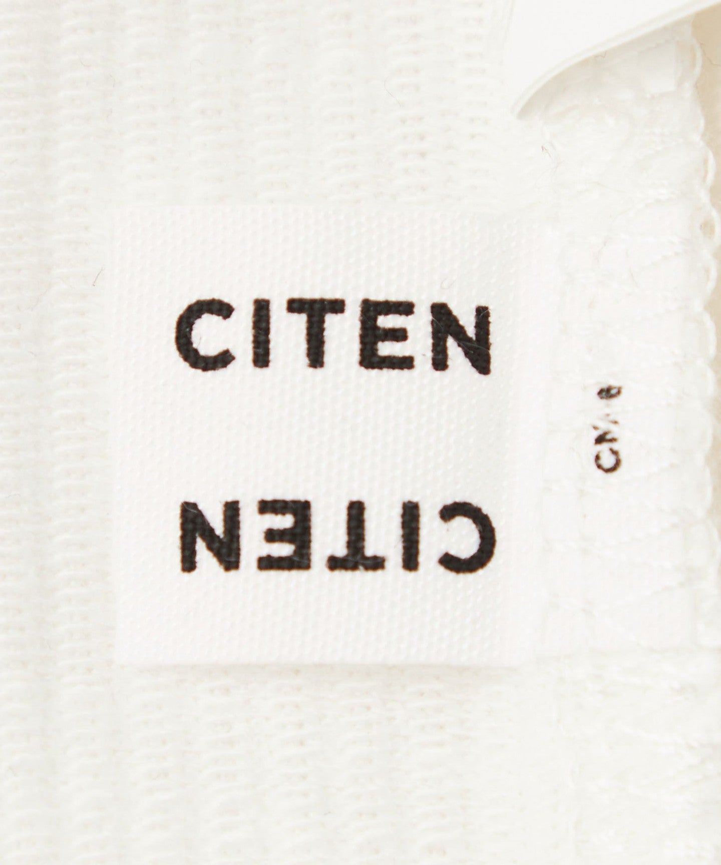 42126990115-d15.jpg