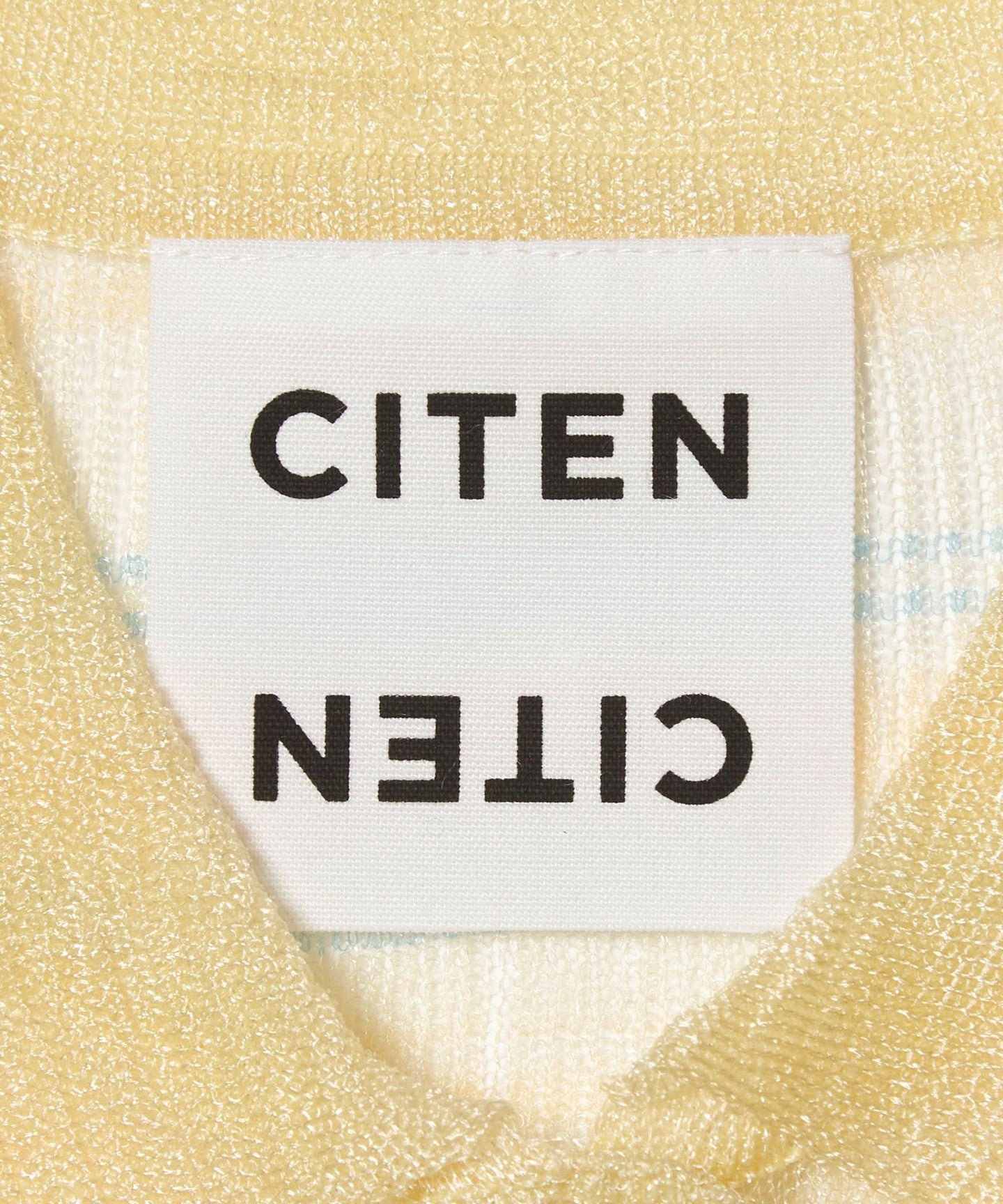 42136000018-d20.jpg
