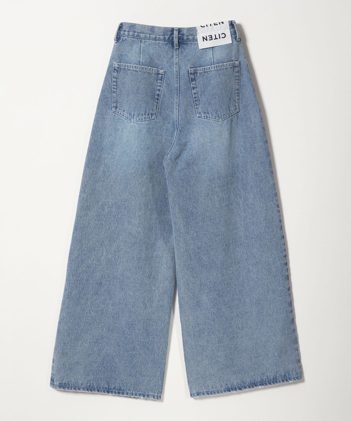 42146000030-d08.jpg