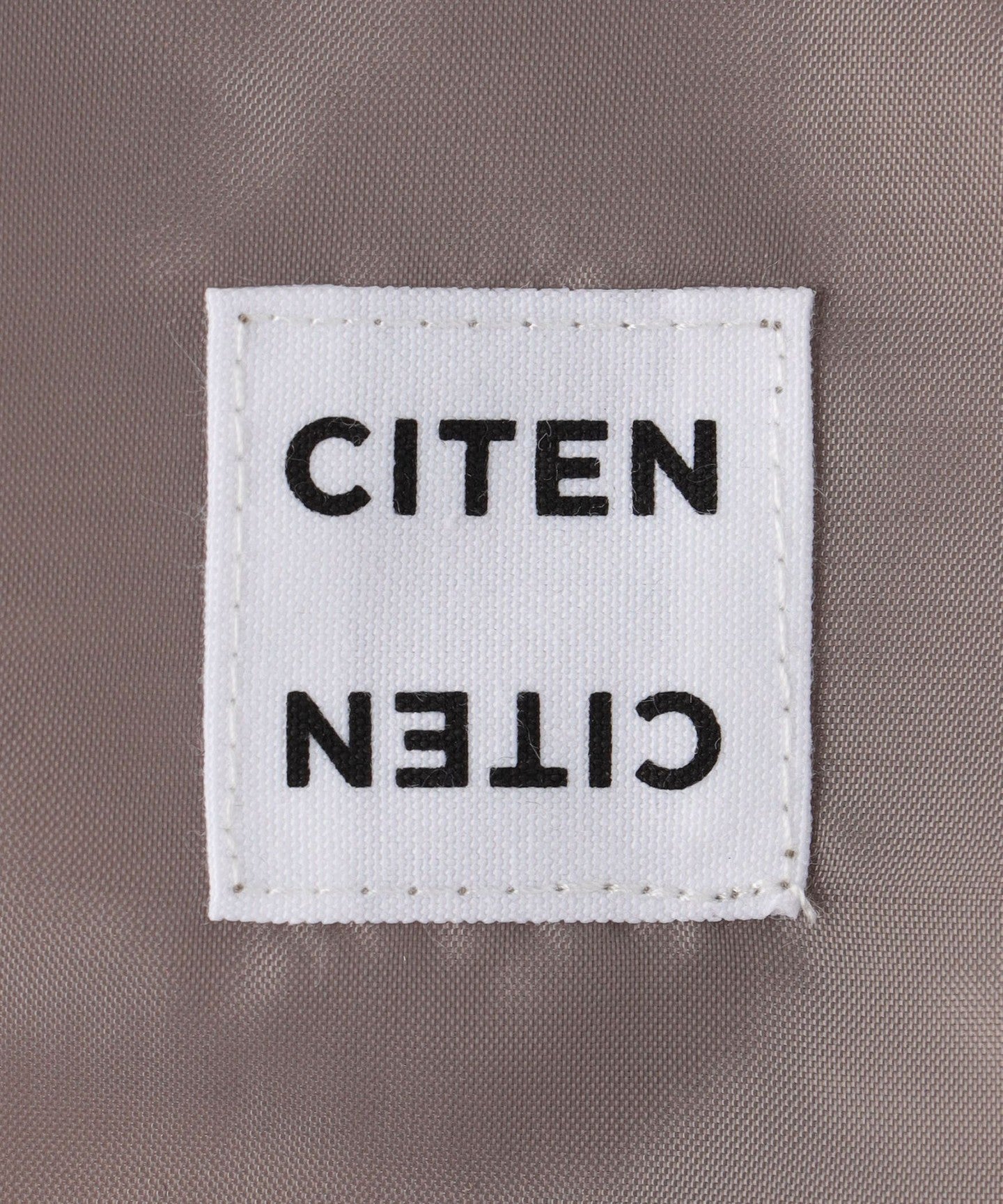 42146990143-d18.jpg