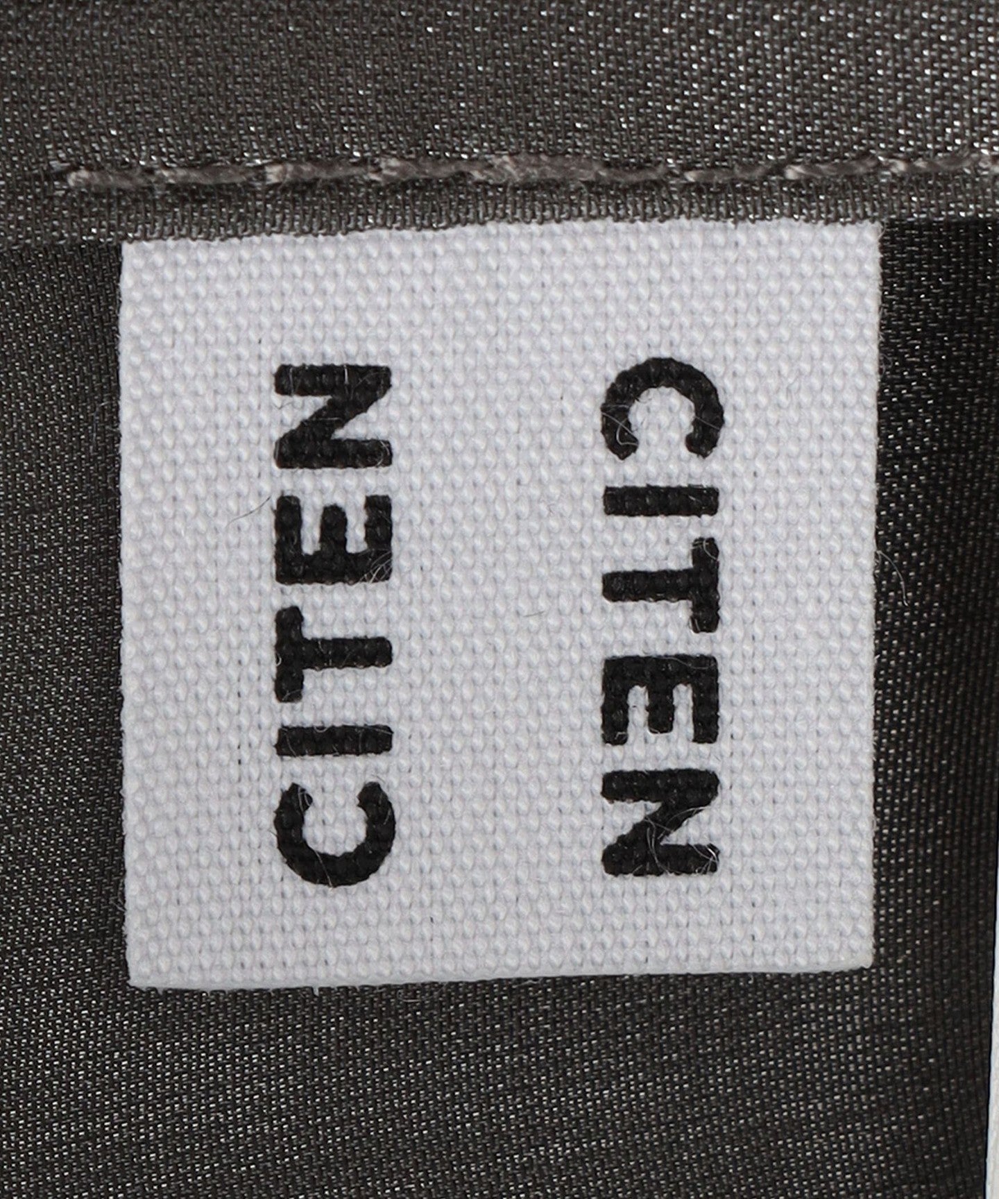 42166990020-d28.jpg