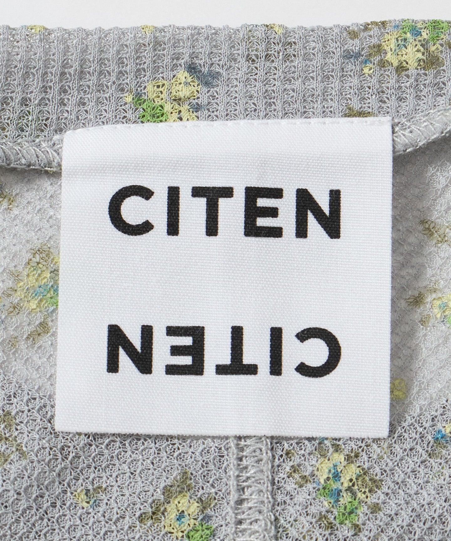 42176000029-d17.jpg