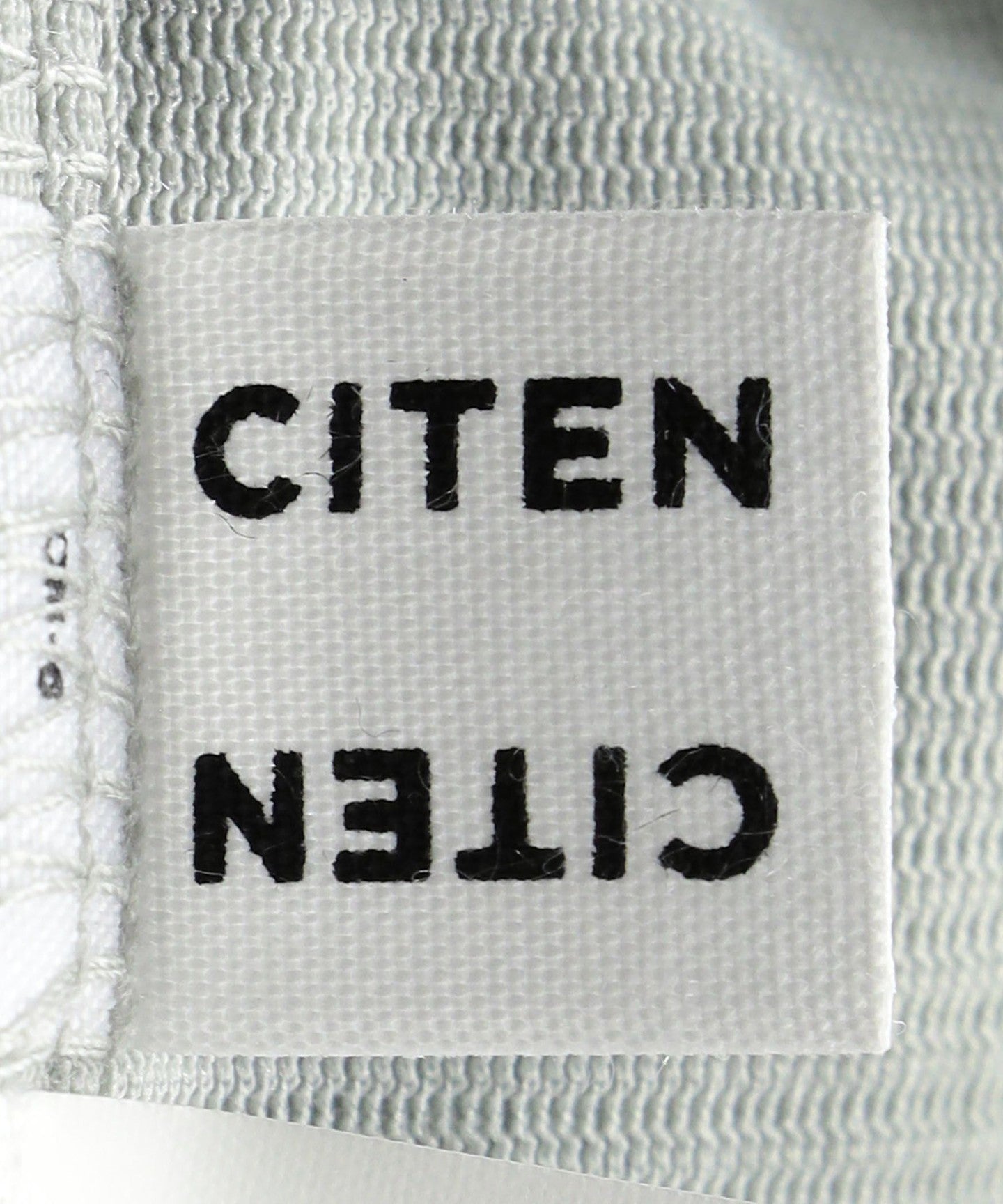 42176990077-d32.jpg