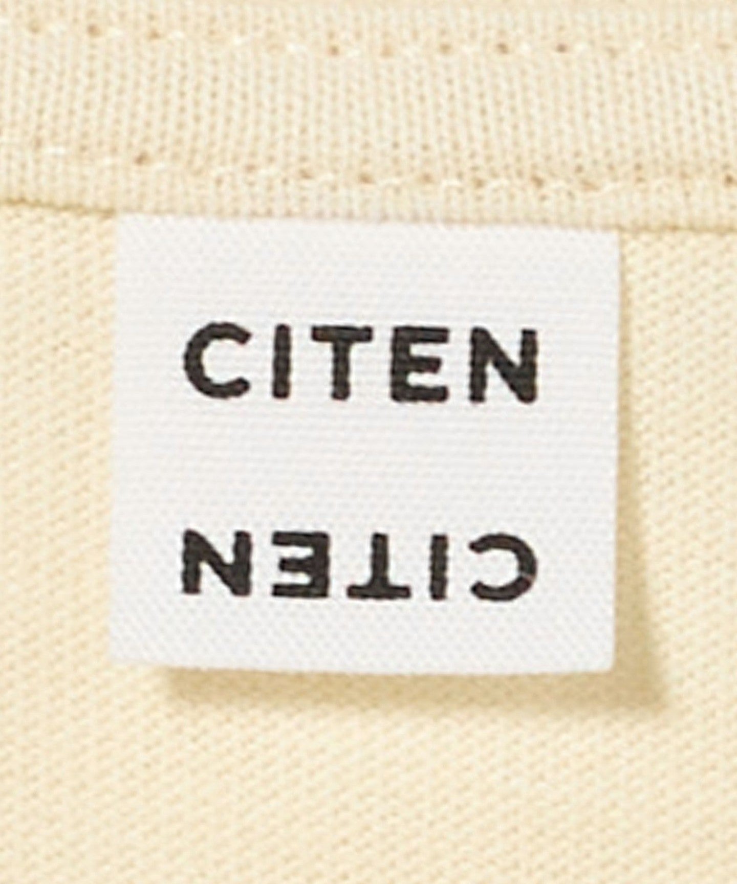 42176990106-d35.jpg