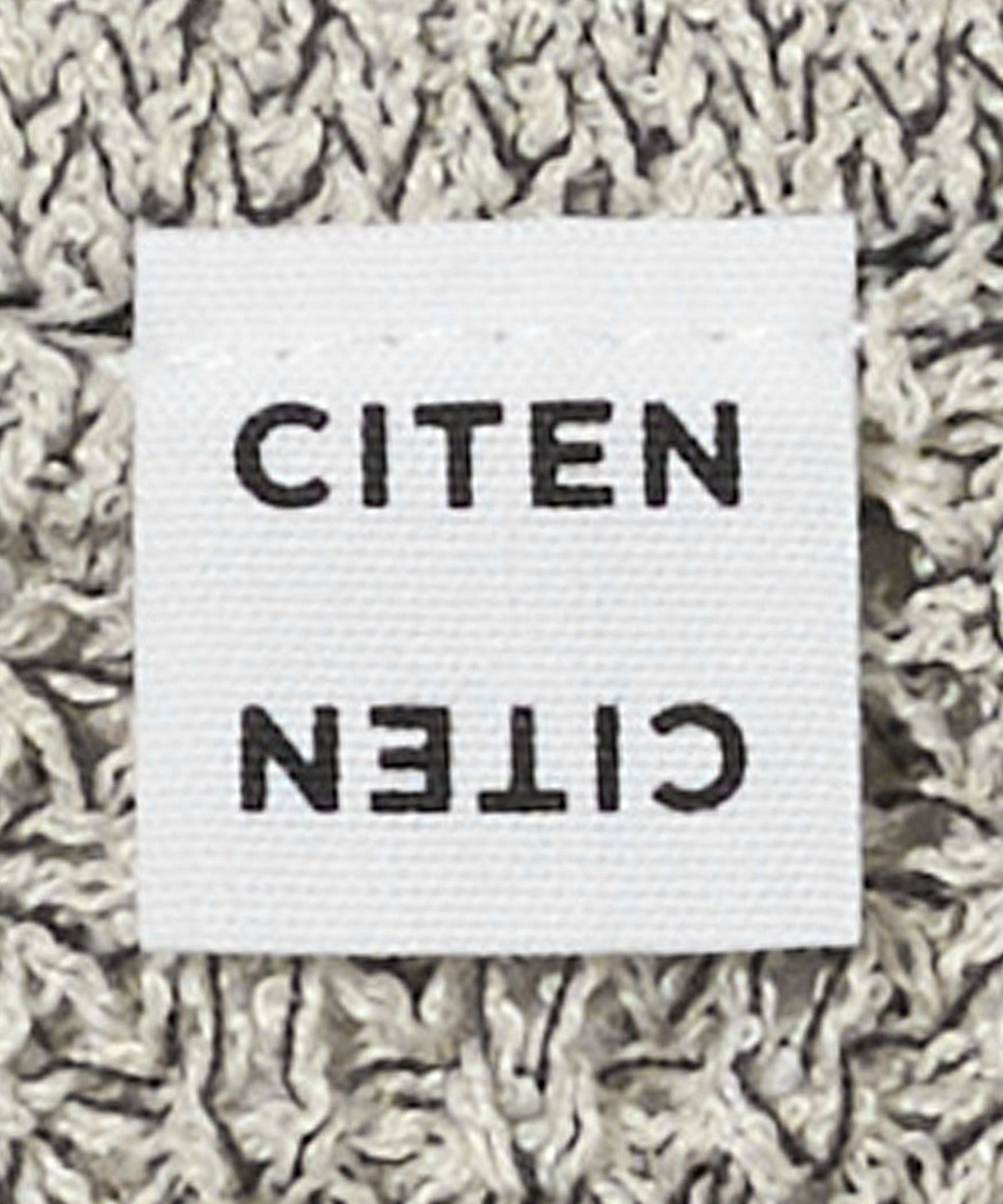 42186990048-d26.jpg