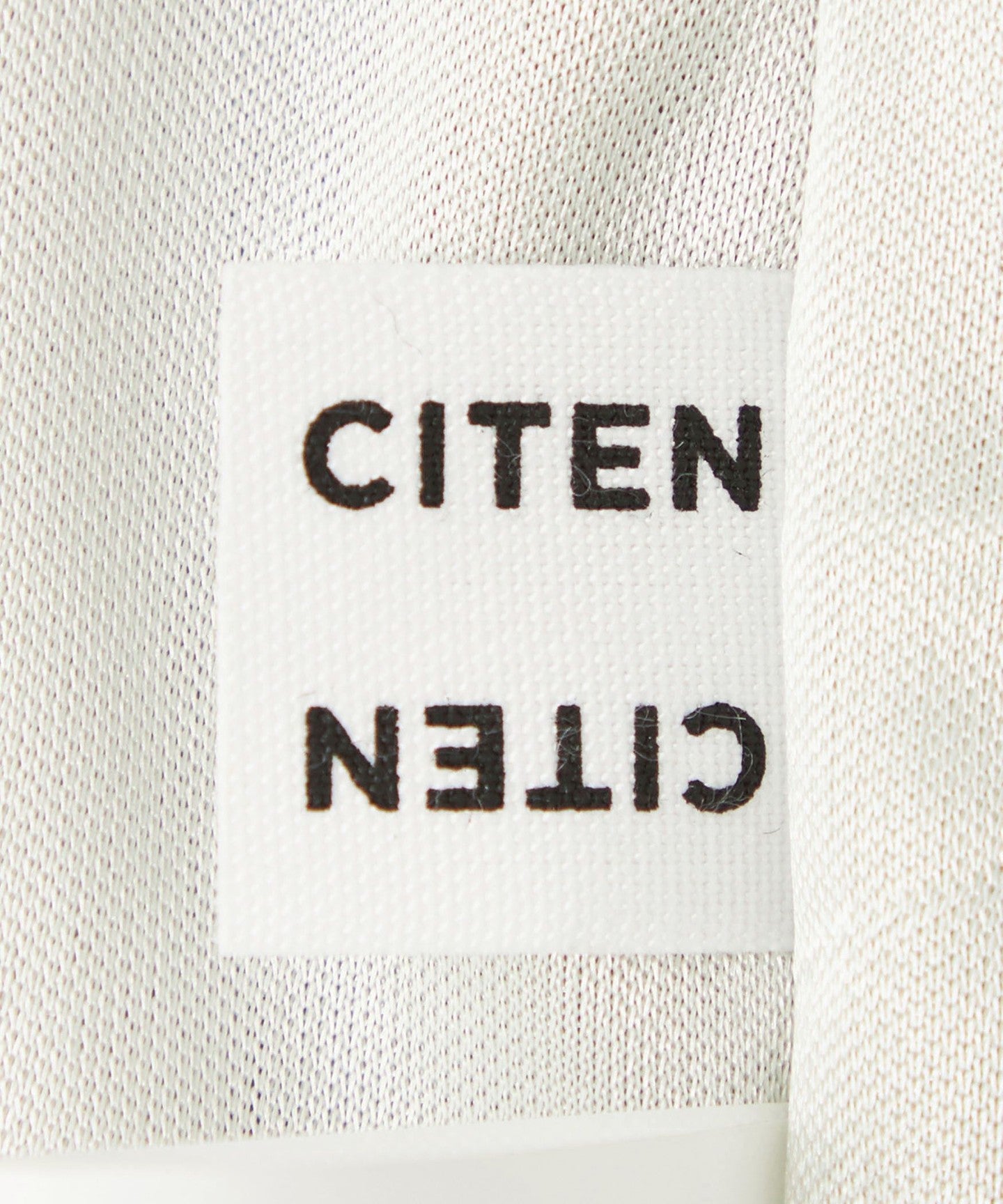42246990057-d15.jpg