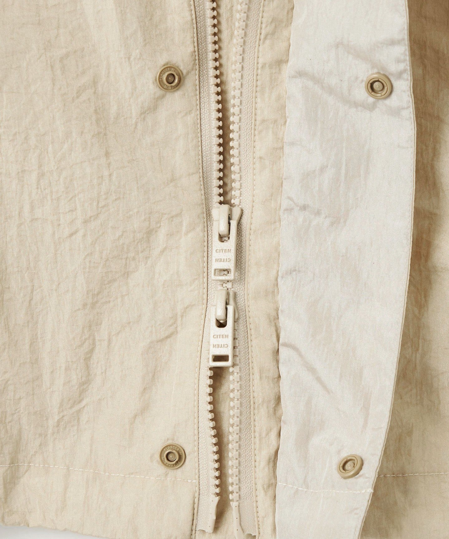 42256990083-d17.jpg