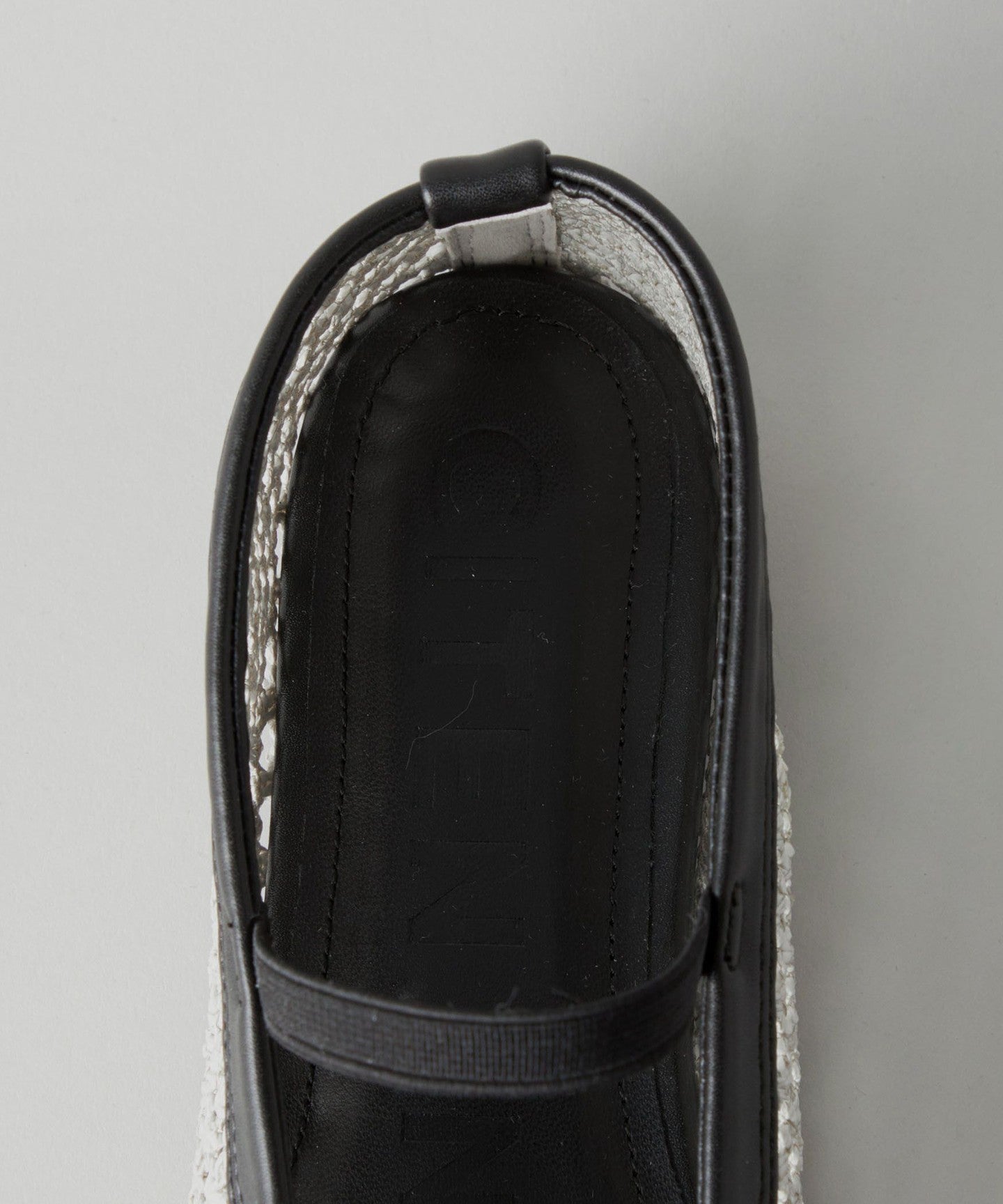 42316990084-d13.jpg