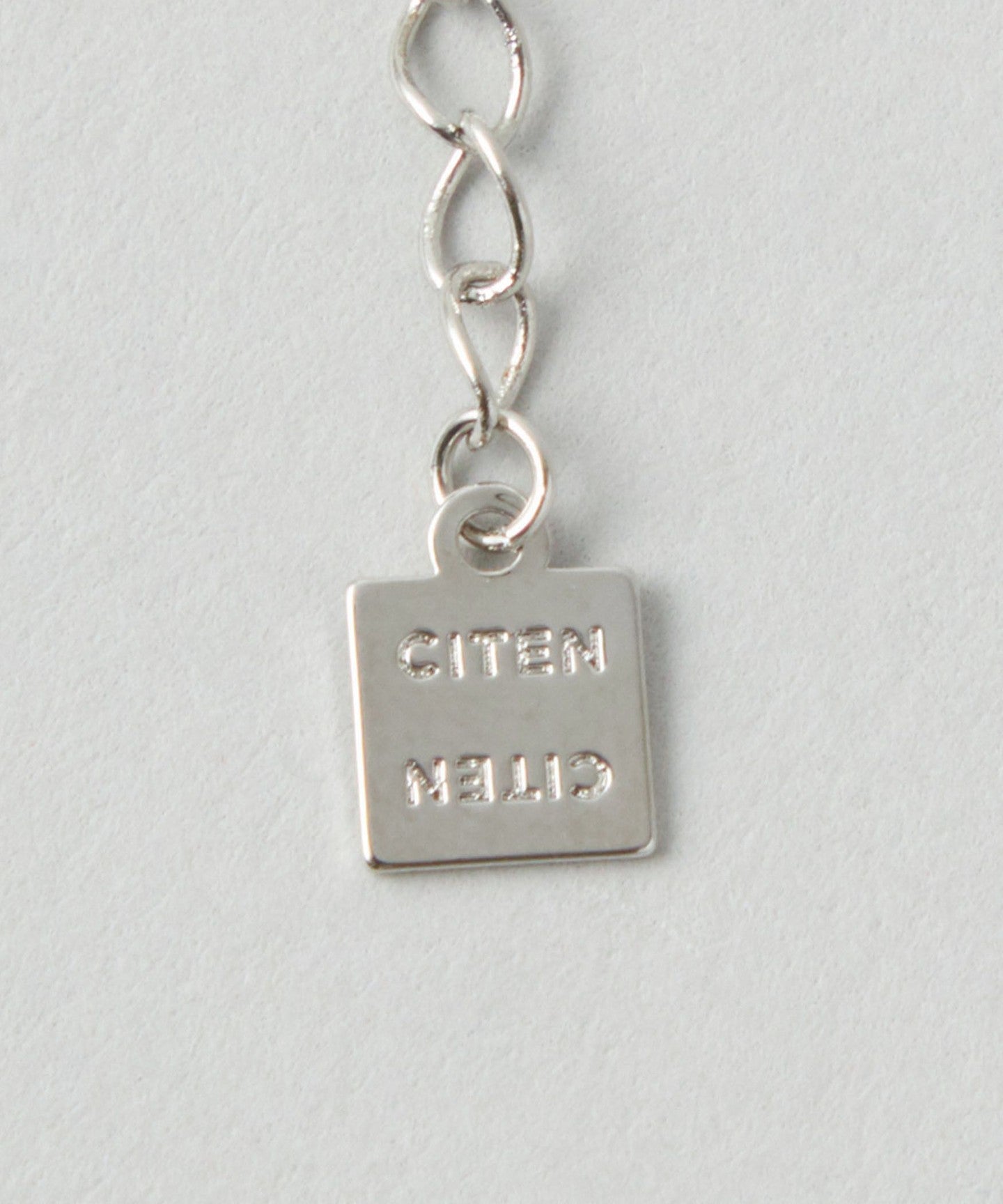 42336990222-d07.jpg