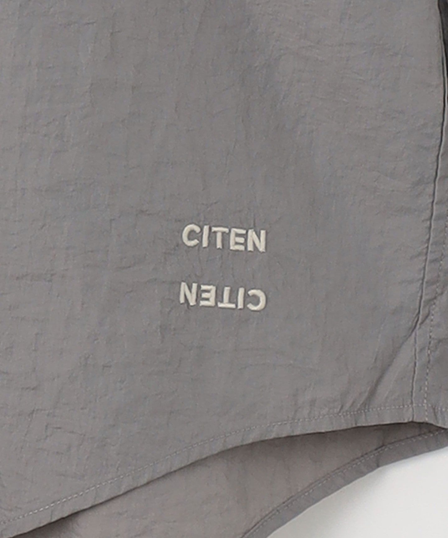 42516990052-d12.jpg