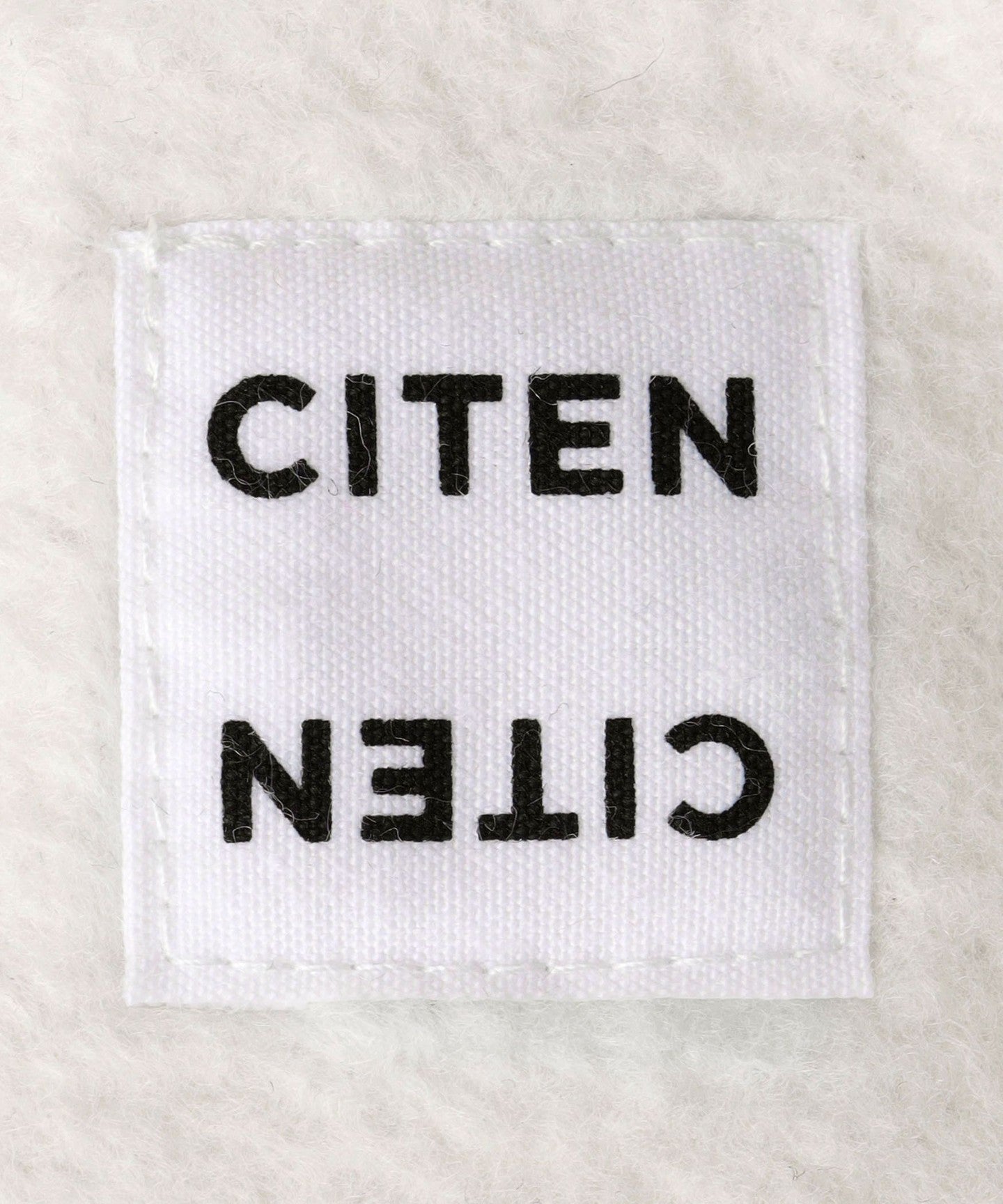 42541990141-d25.jpg
