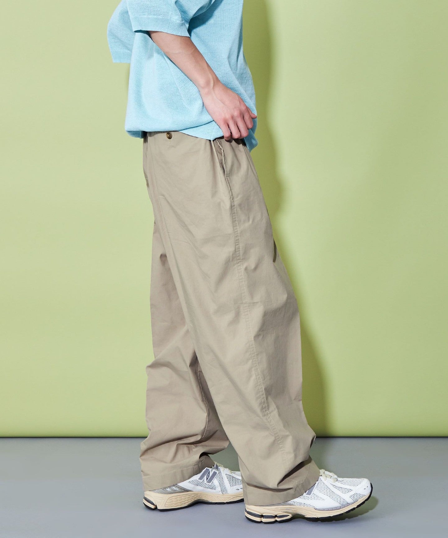 42546990102-d02.jpg